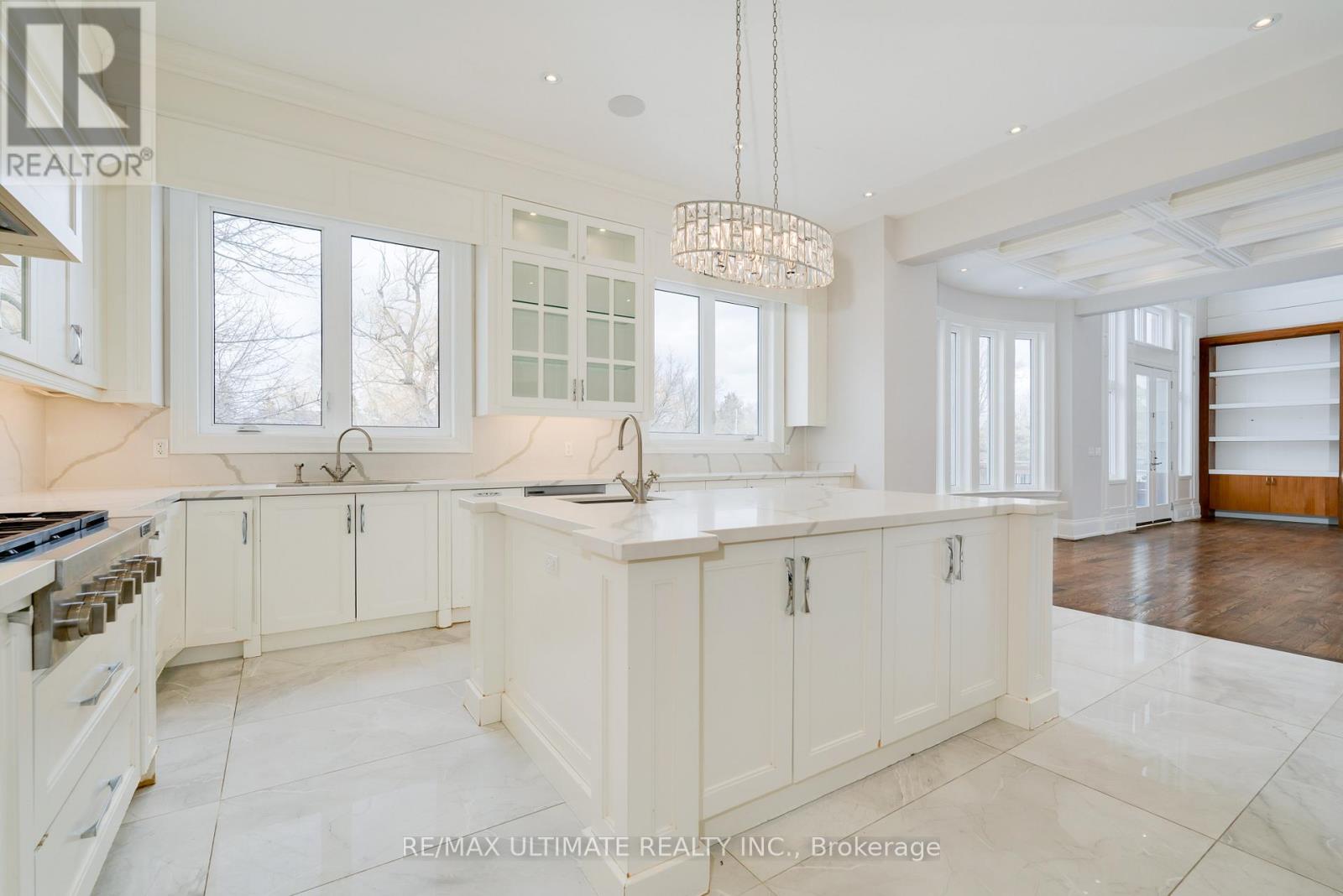 2 Poplar Drive, Richmond Hill, Ontario  L4E 2W5 - Photo 9 - N12900412