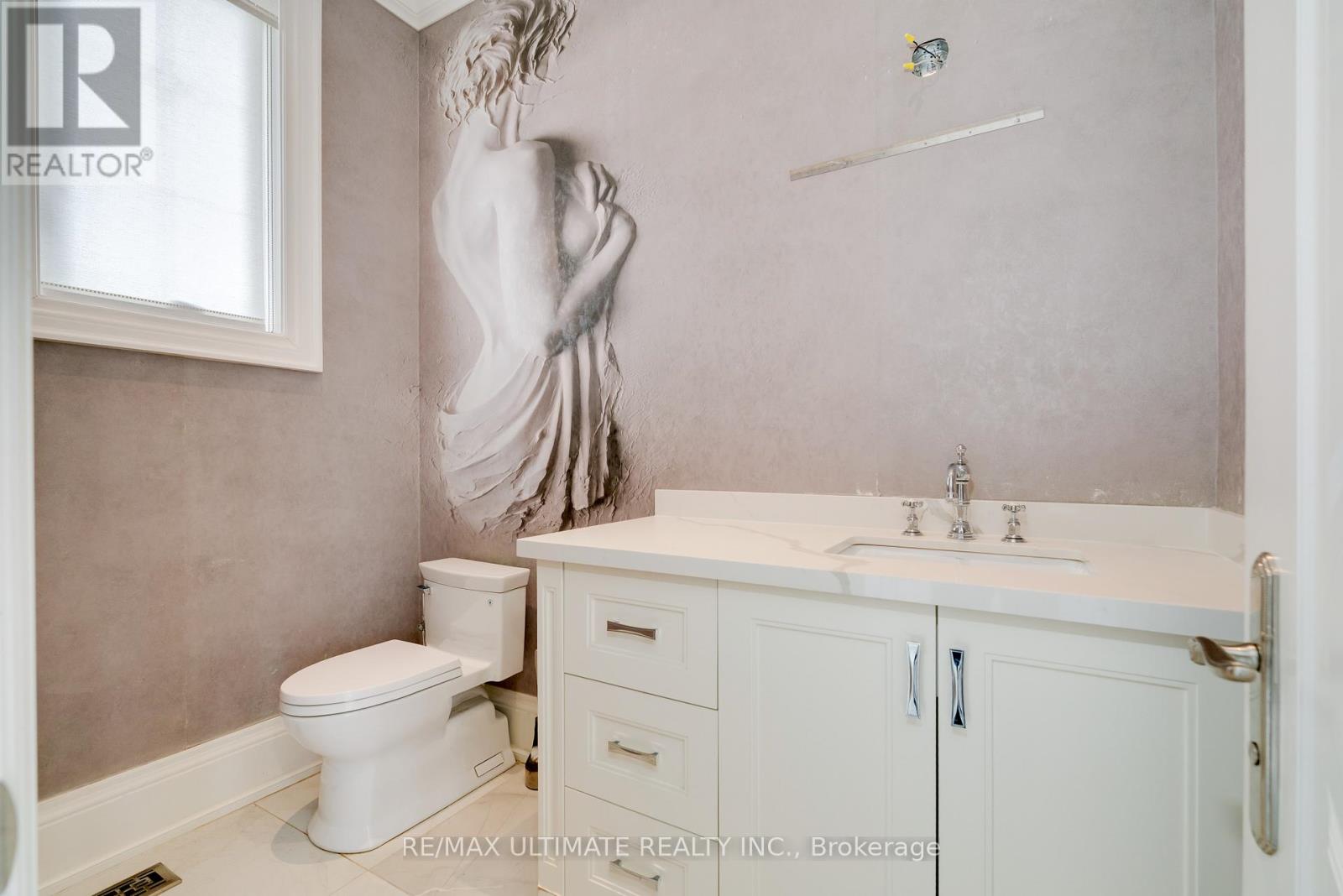 2 Poplar Drive, Richmond Hill, Ontario  L4E 2W5 - Photo 4 - N12900412