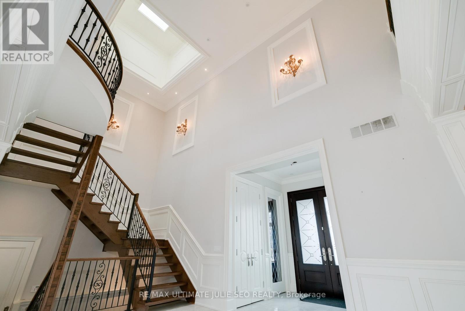 2 Poplar Drive, Richmond Hill, Ontario  L4E 2W5 - Photo 6 - N12900412