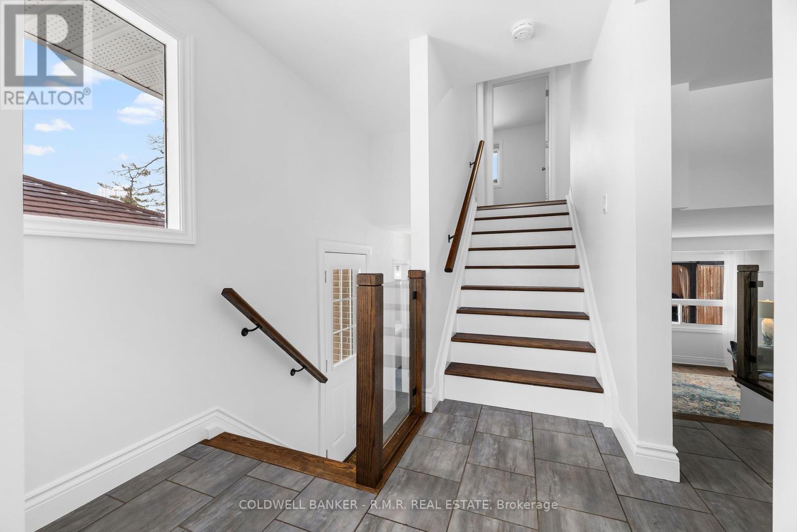 8 Charlbrook Avenue, Barrie (Cundles East), Ontario  L4M 2Y4 - Photo 9 - S12902850