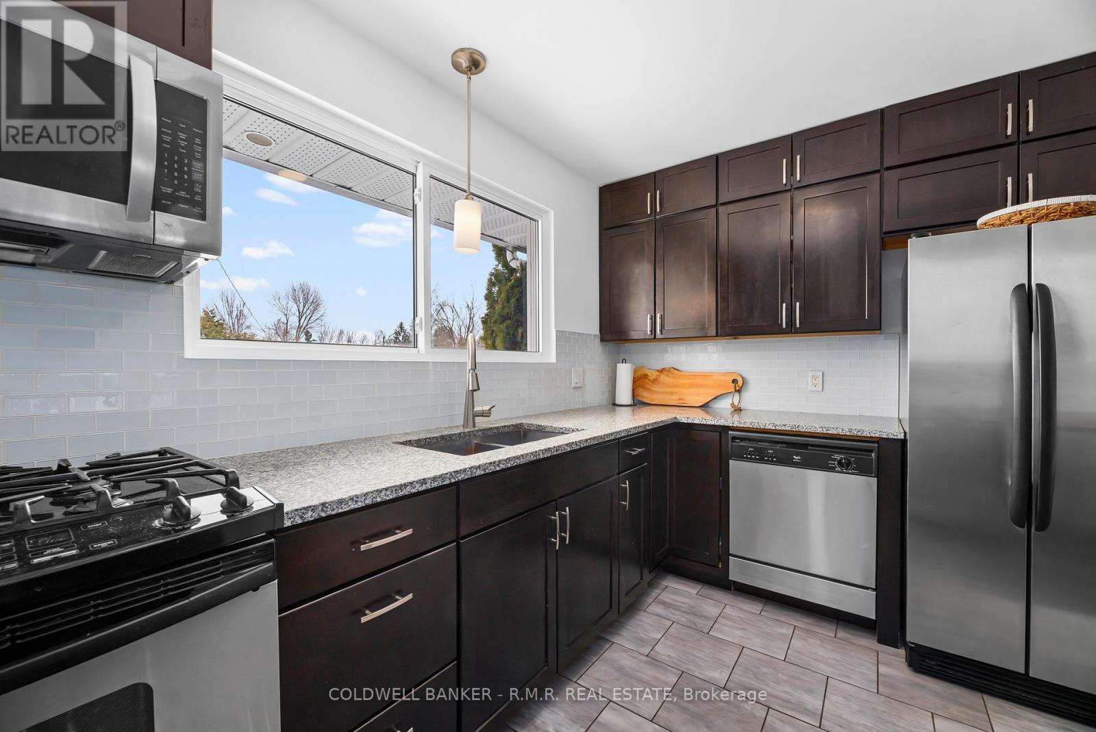 8 Charlbrook Avenue, Barrie (Cundles East), Ontario  L4M 2Y4 - Photo 3 - S12902850