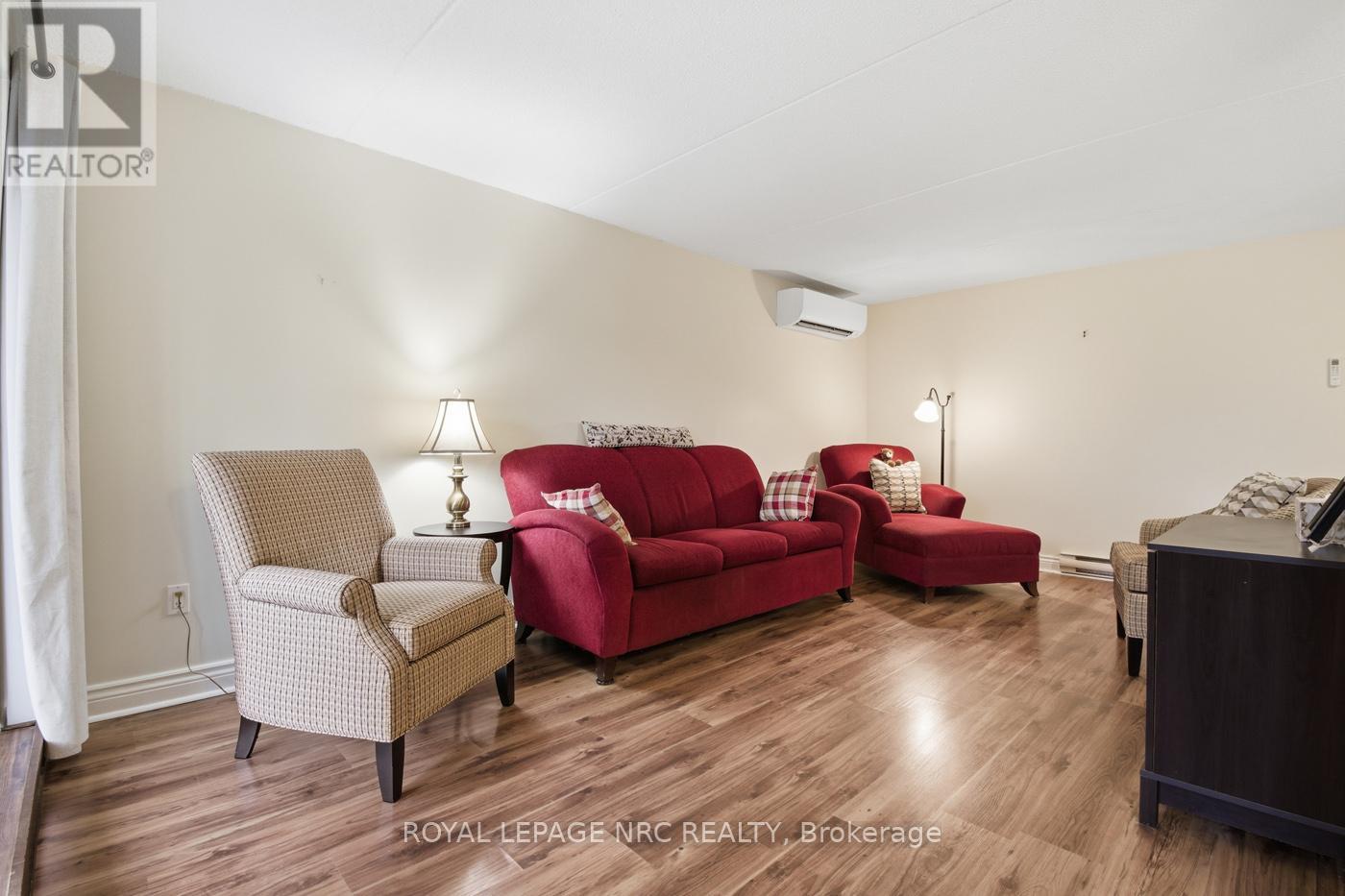 217 - 4658 Drummond Road, Niagara Falls, Ontario  L2E 7E1 - Photo 3 - X12903020