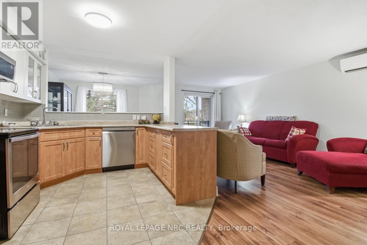 217 - 4658 Drummond Road, Niagara Falls, Ontario  L2E 7E1 - Photo 4 - X12903020