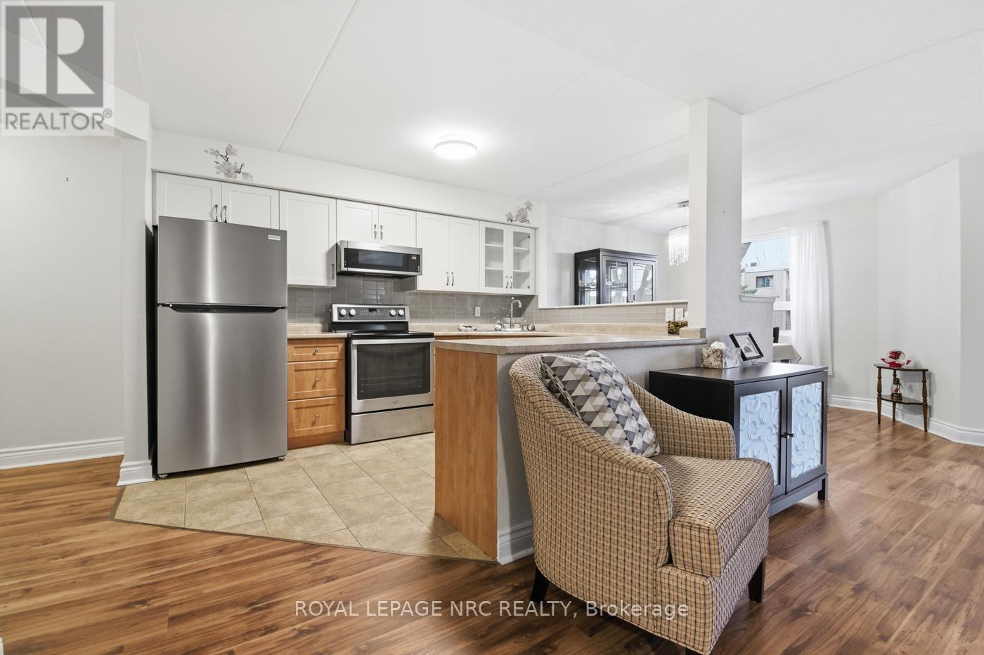 217 - 4658 Drummond Road, Niagara Falls, Ontario  L2E 7E1 - Photo 6 - X12903020