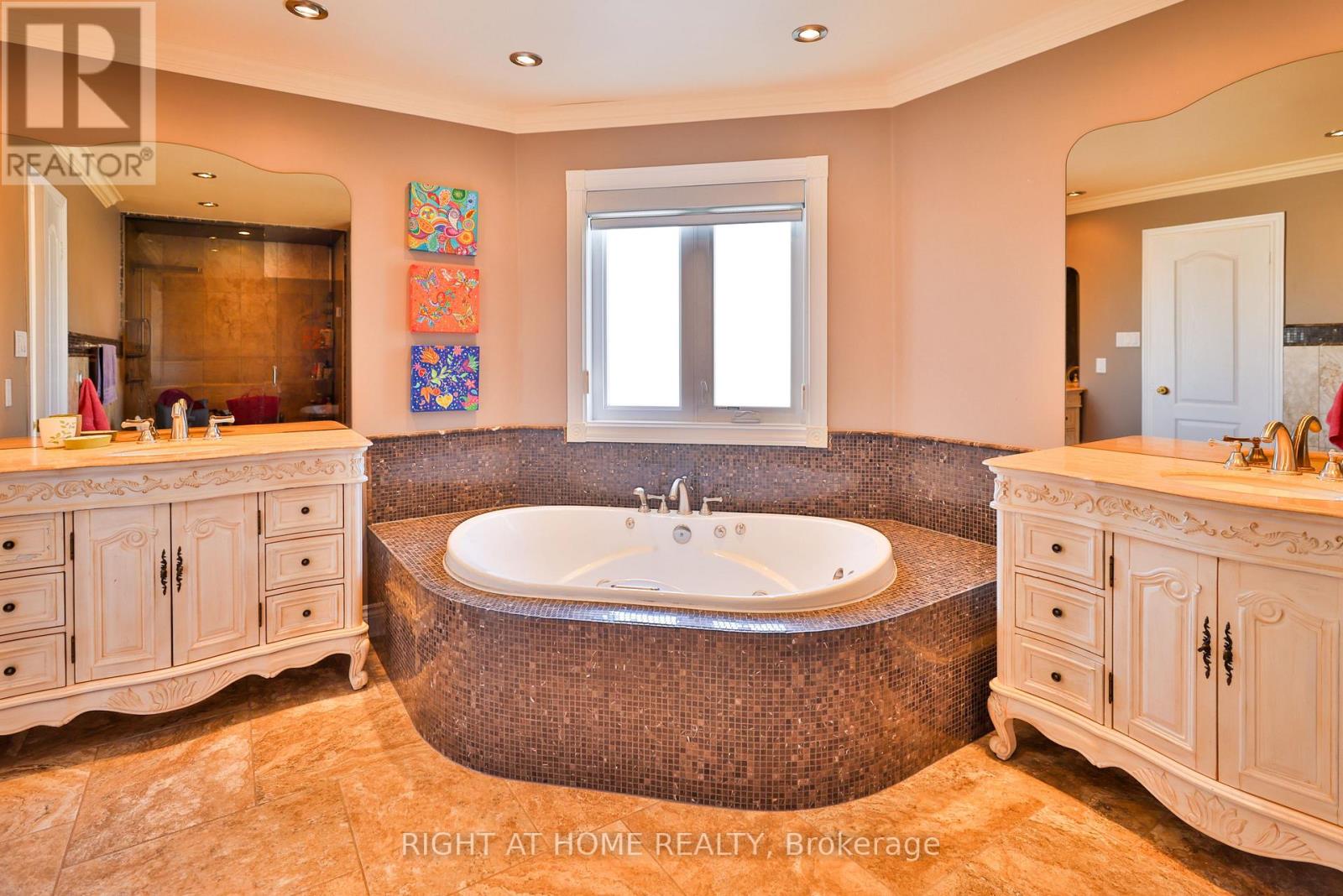 122 Red Cardinal Trail, Richmond Hill, Ontario  L4E 4B7 - Photo 14 - N12902954