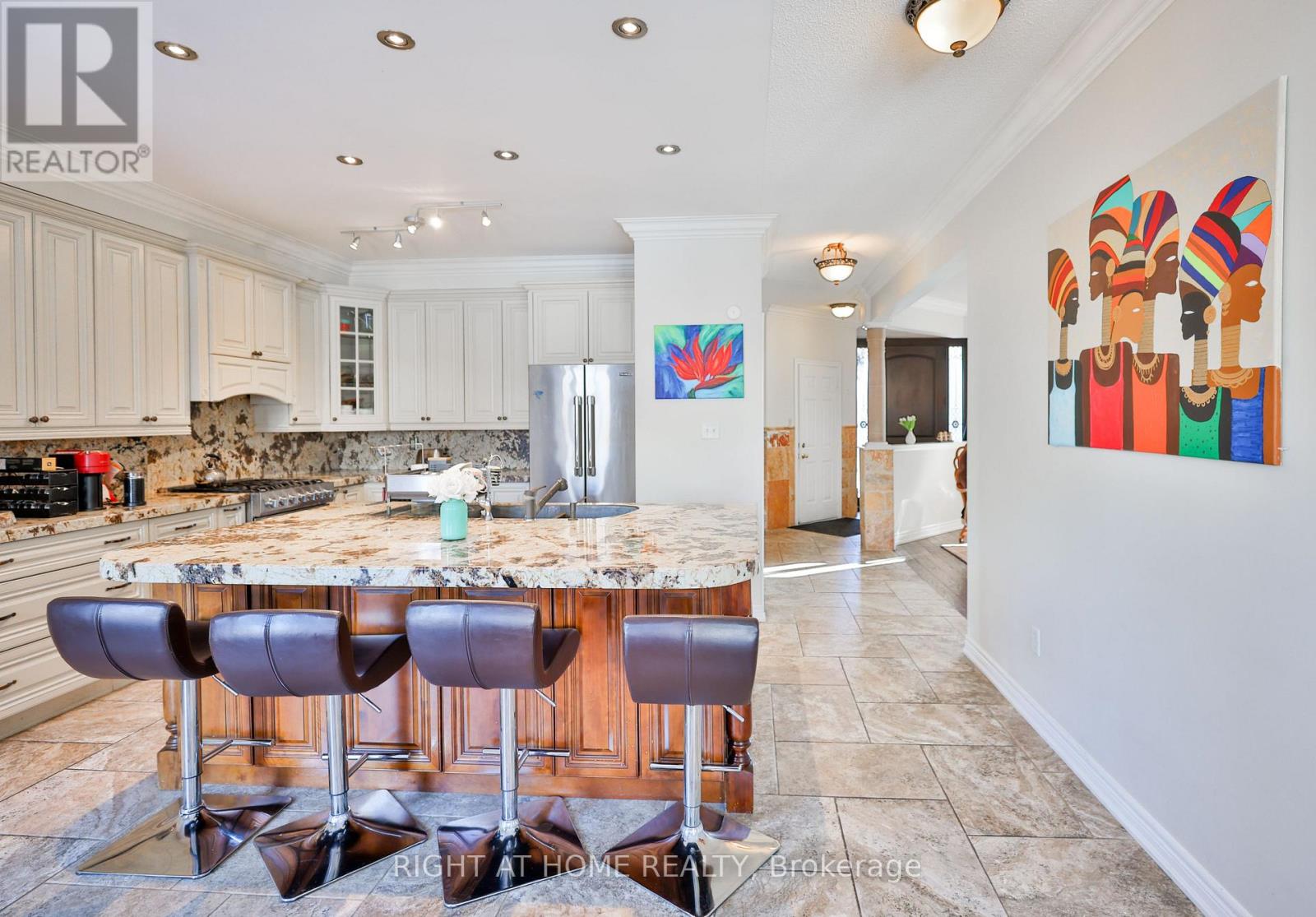 122 Red Cardinal Trail, Richmond Hill, Ontario  L4E 4B7 - Photo 5 - N12902954