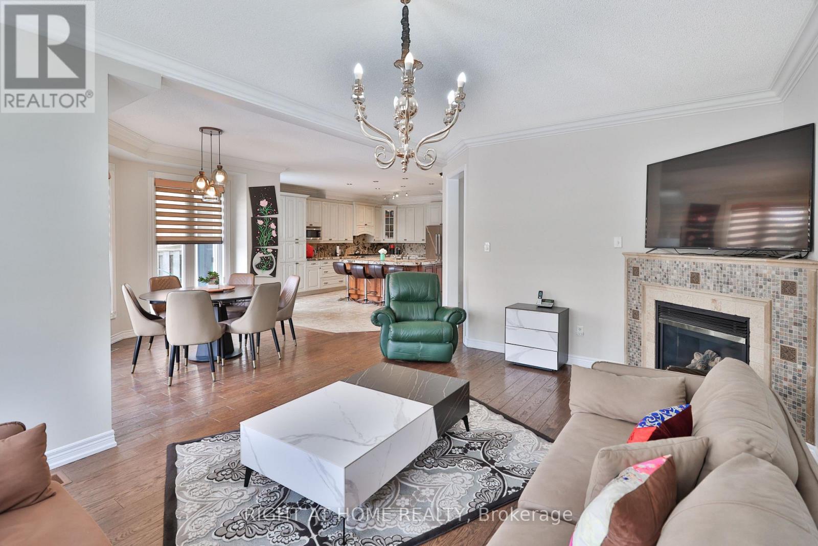 122 Red Cardinal Trail, Richmond Hill, Ontario  L4E 4B7 - Photo 7 - N12902954