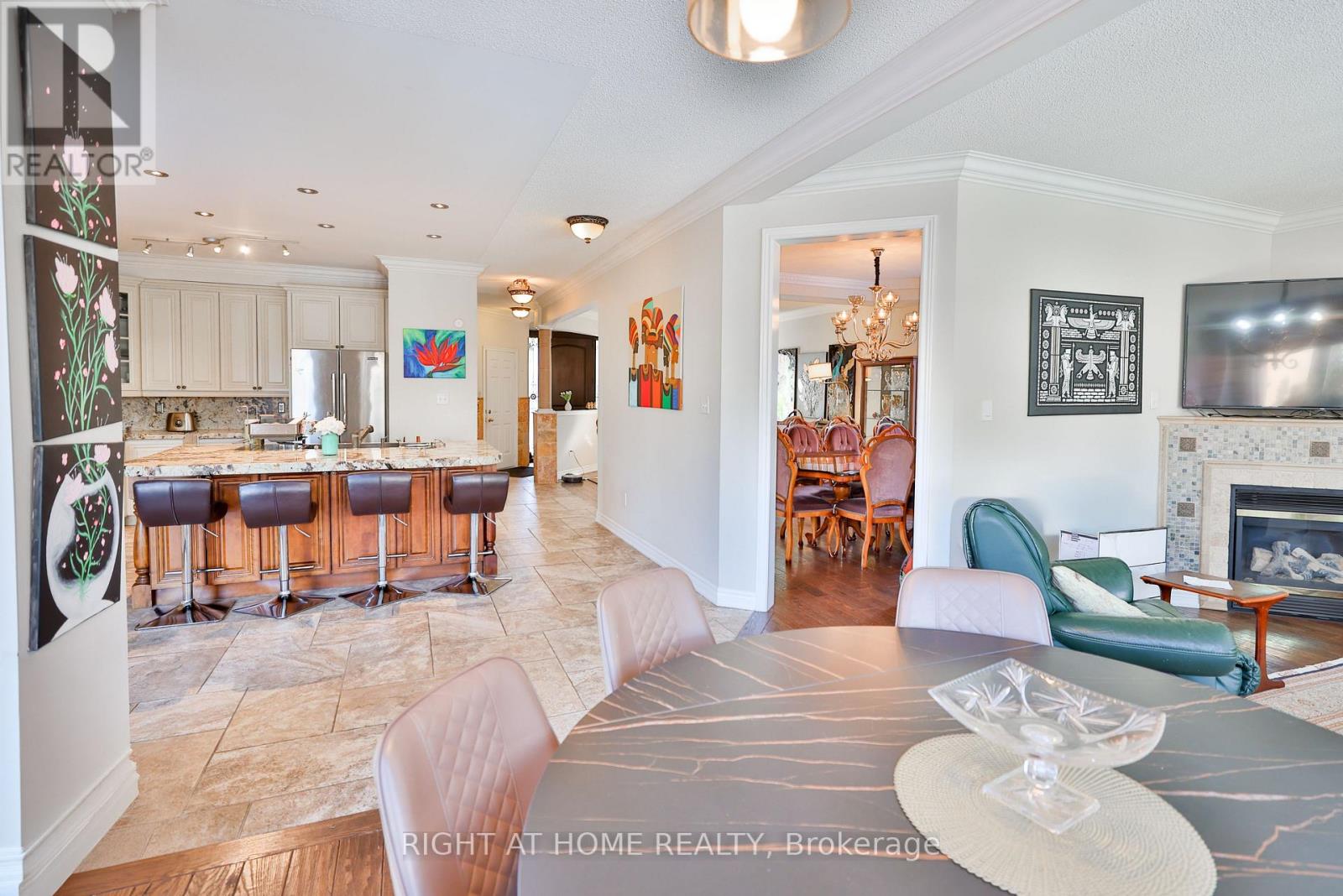 122 Red Cardinal Trail, Richmond Hill, Ontario  L4E 4B7 - Photo 8 - N12902954