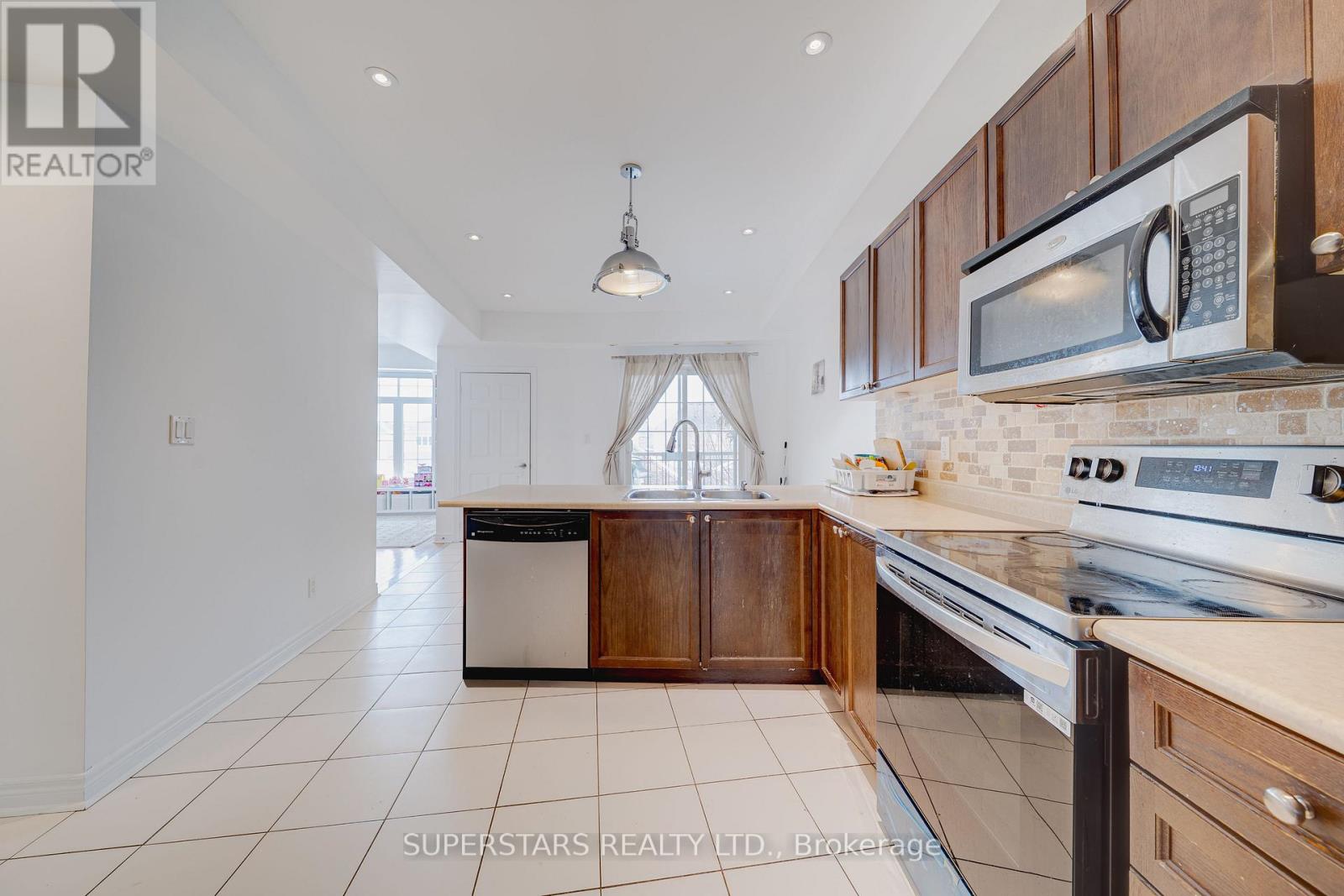 22 - 30 Greensborough Village Circle, Markham, Ontario  L6E 1Z1 - Photo 8 - N12902968