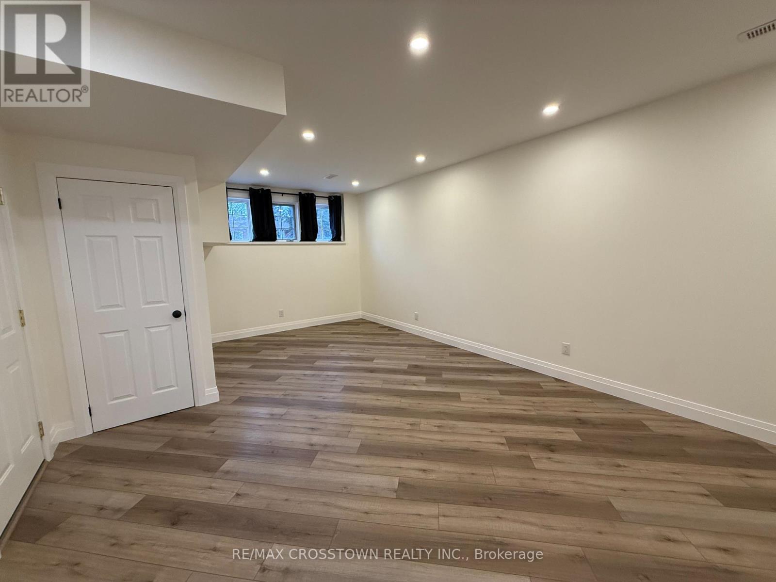 Lower - 14 Marshall Crescent, Essa, Ontario  L3W 0T6 - Photo 2 - N12902982