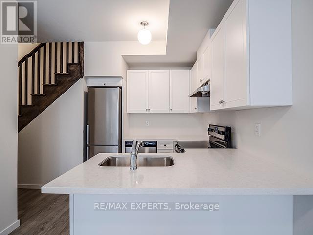61 - 300 Alex Gardner Circle, Aurora, Ontario  L4G 1N4 - Photo 5 - N12903026