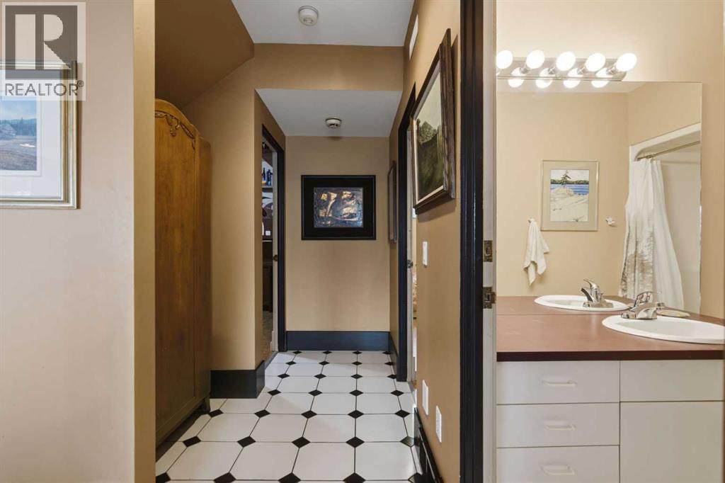 64 Patterson Mews SW, Calgary, Alberta  T3H 2C6 - Photo 38 - A2277344