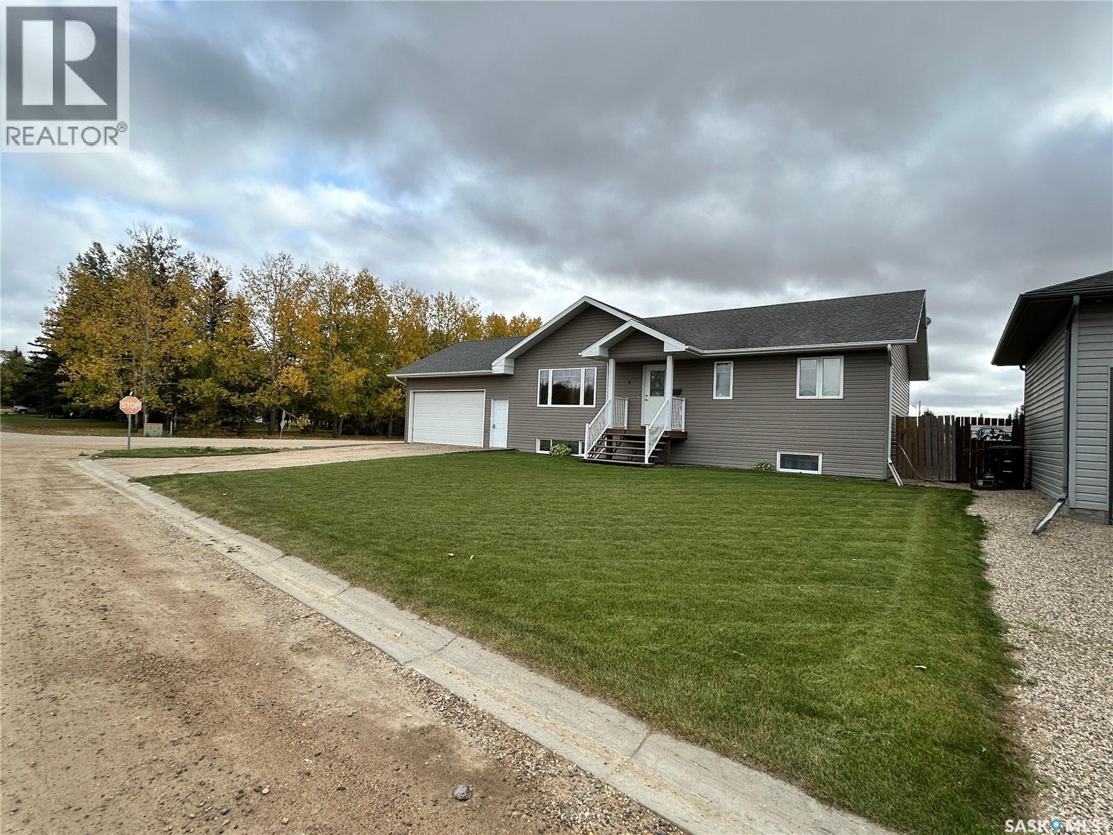 1 Main Bay, Muenster, Saskatchewan  S0K 2Y0 - Photo 2 - SK030915