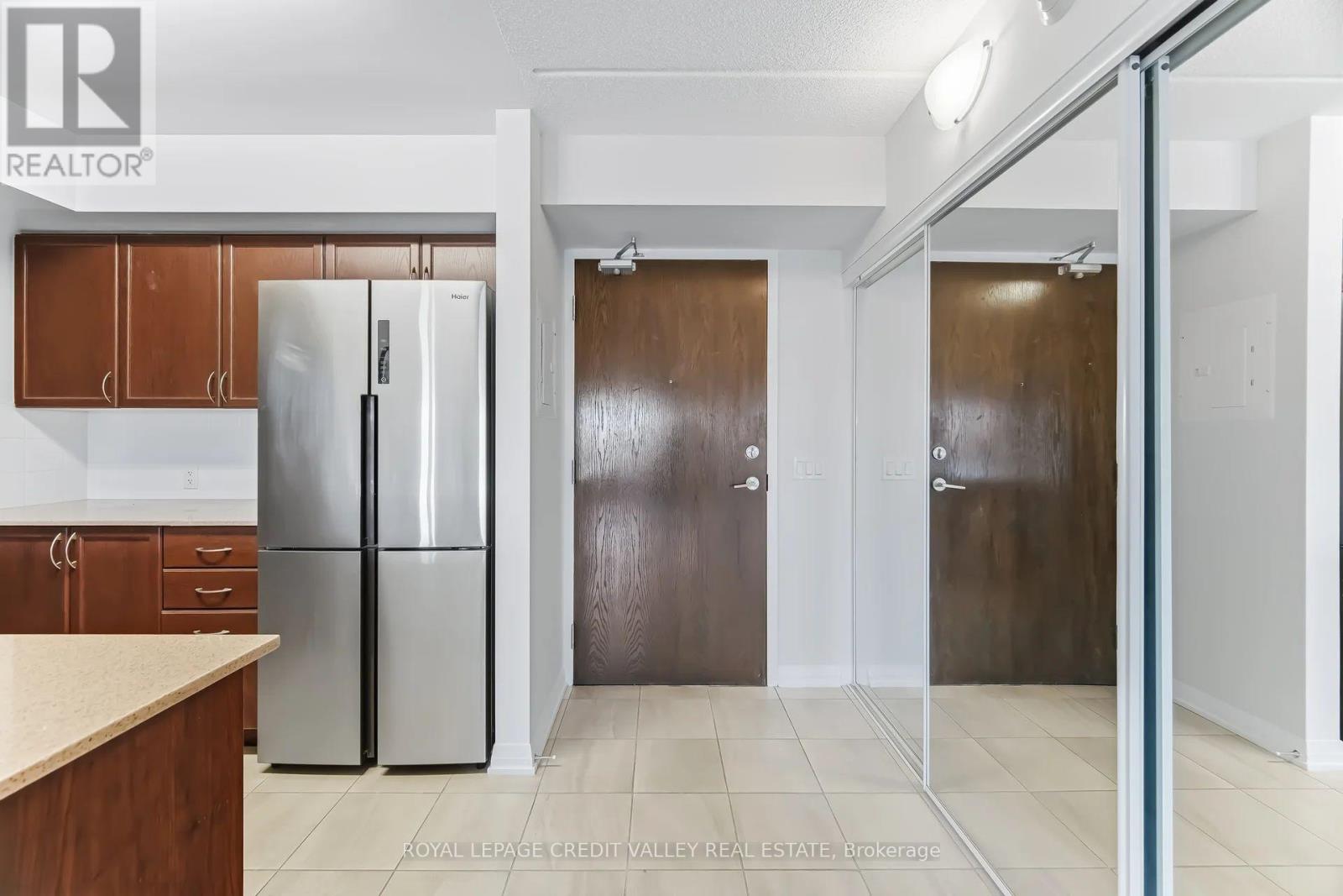 30 Via Rosedale, Brampton, Ontario L6R 3Z9 - Photo 5 - W12902938