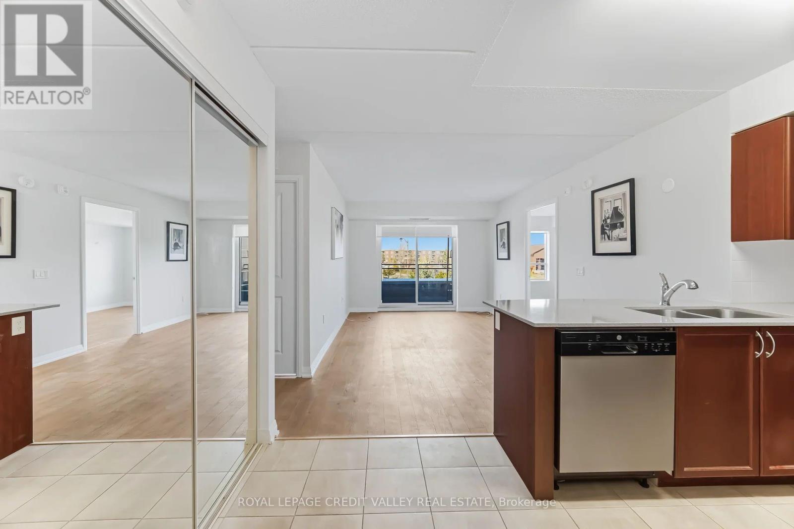 30 Via Rosedale, Brampton, Ontario L6R 3Z9 - Photo 6 - W12902938