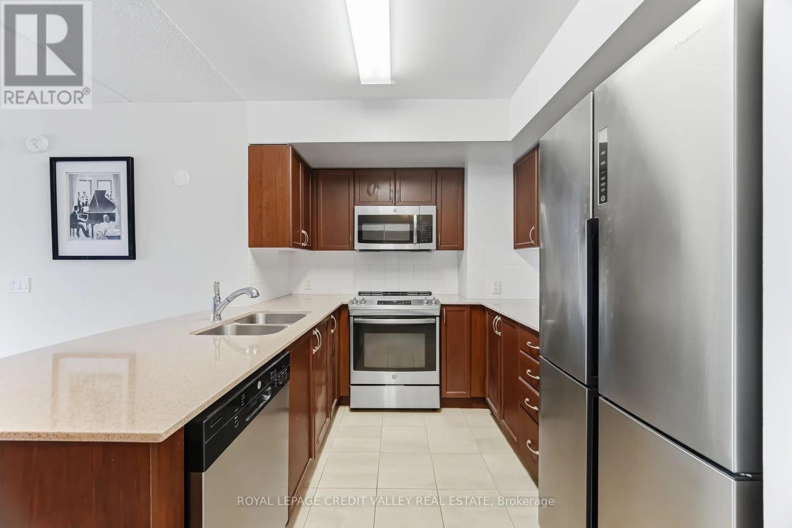 30 Via Rosedale, Brampton, Ontario L6R 3Z9 - Photo 7 - W12902938