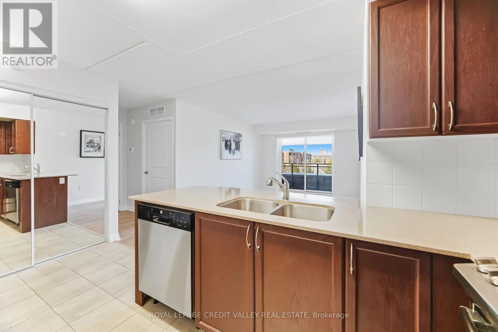 30 Via Rosedale, Brampton, Ontario L6R 3Z9 - Photo 9 - W12902938