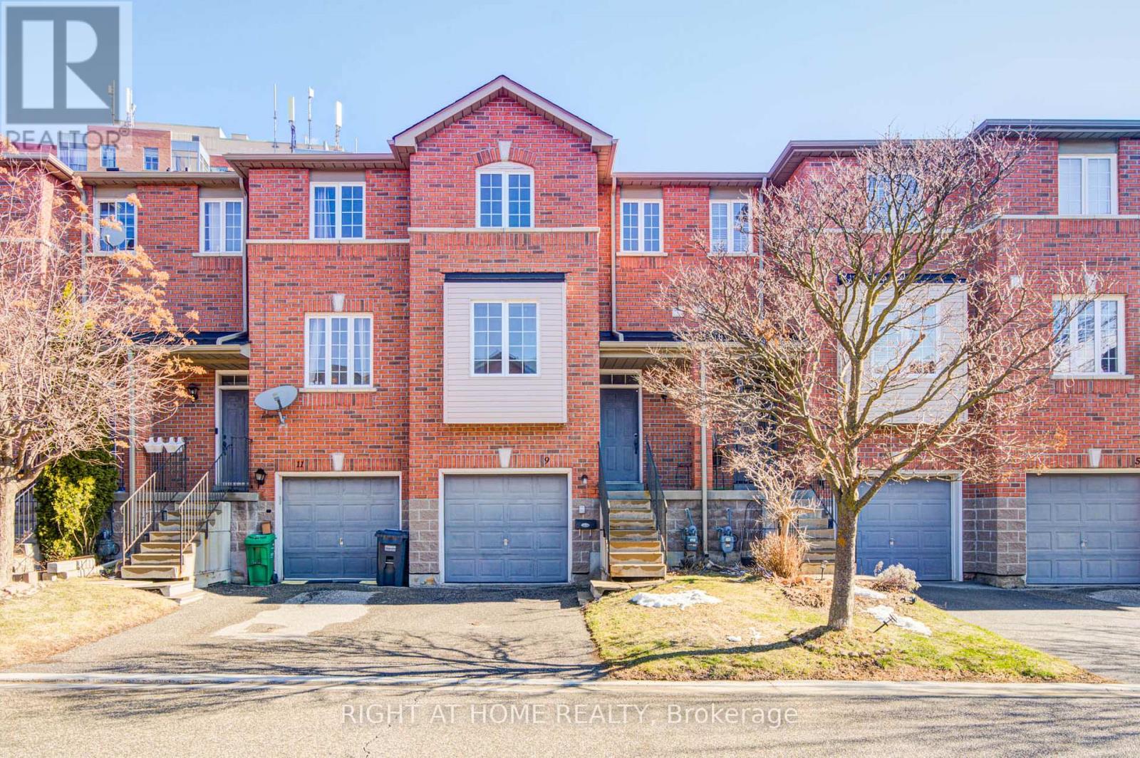 9 - 120 RAILROAD STREET, Brampton, Ontario