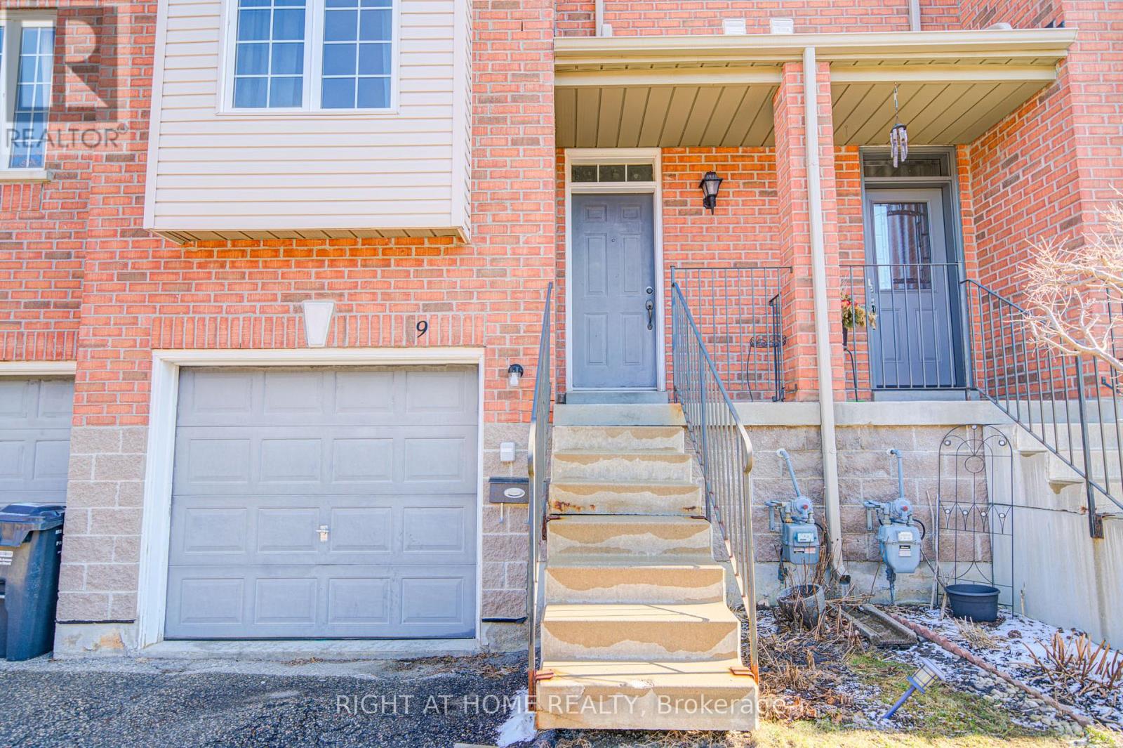 9 - 120 Railroad Street, Brampton, Ontario  L6X 5A1 - Photo 2 - W12902958