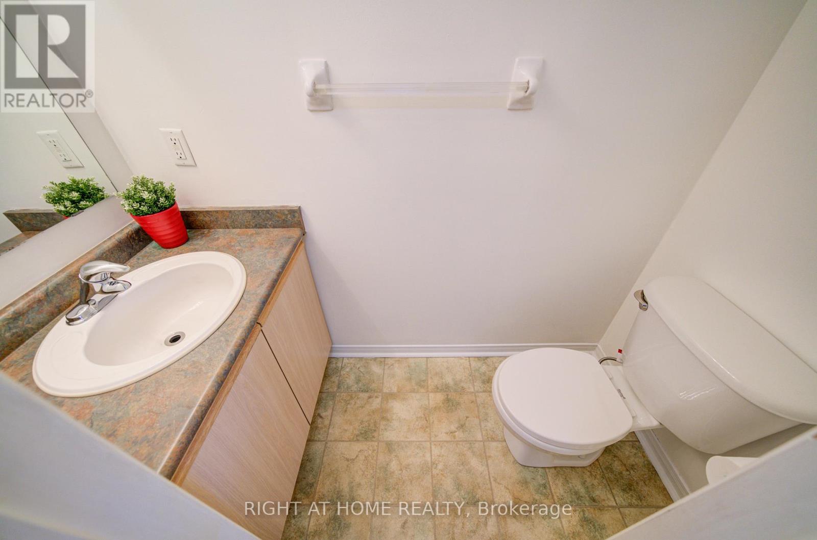 9 - 120 Railroad Street, Brampton, Ontario  L6X 5A1 - Photo 5 - W12902958