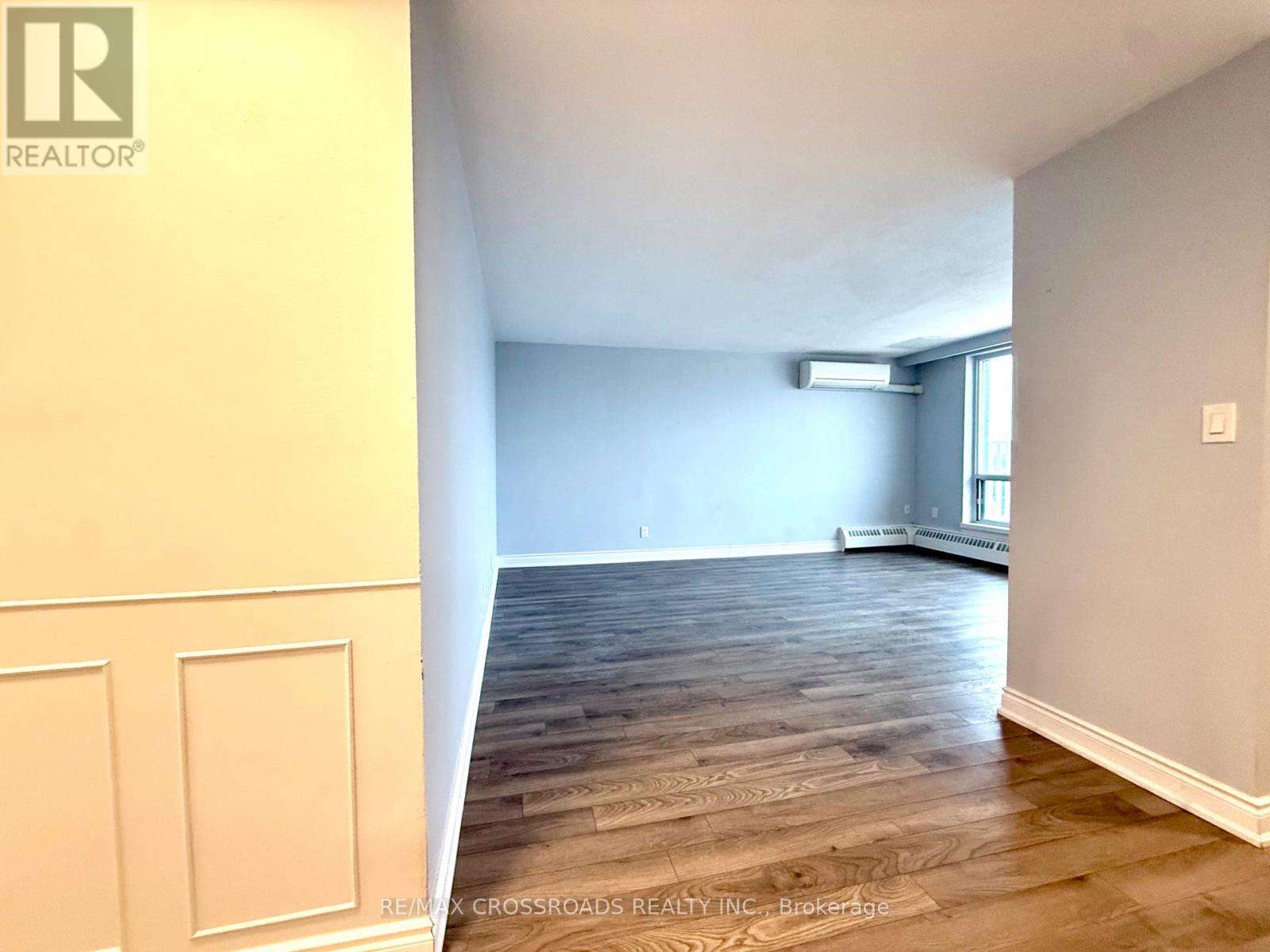 802 - 363 LAKESHORE ROAD, Mississauga, Ontario