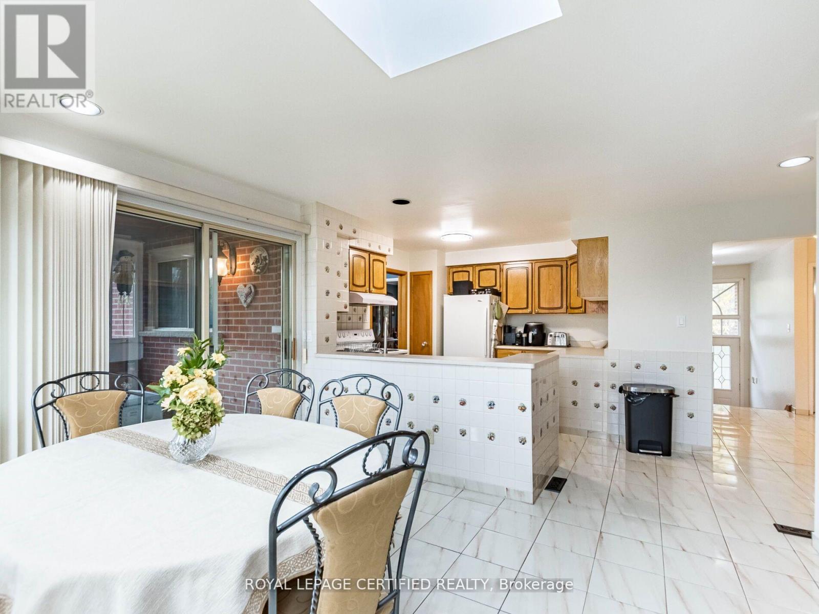 7497 Middleshire Drive, Mississauga, Ontario L4T 3S3 - Photo 10 - W12902976