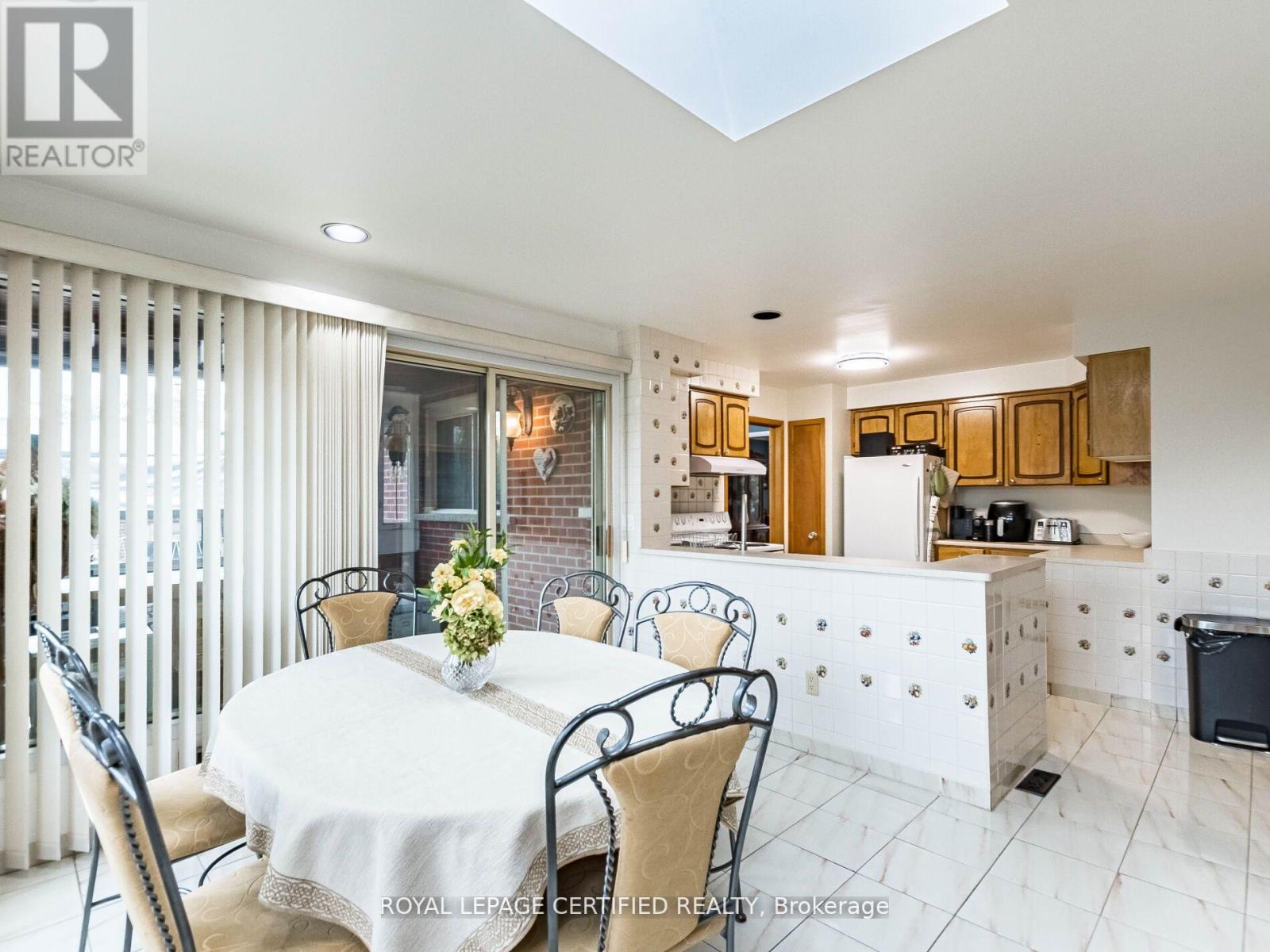 7497 Middleshire Drive, Mississauga, Ontario L4T 3S3 - Photo 11 - W12902976