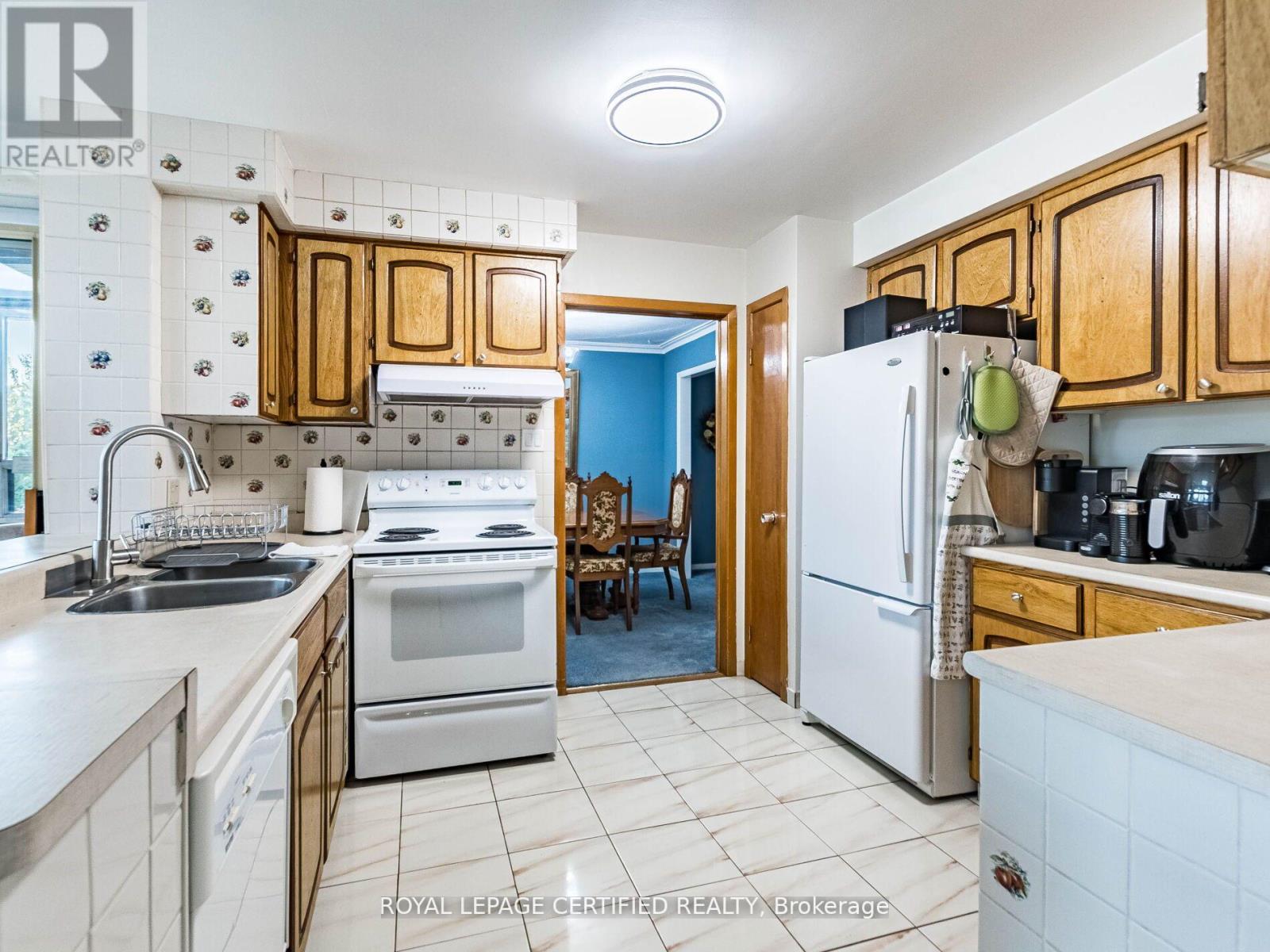 7497 Middleshire Drive, Mississauga, Ontario L4T 3S3 - Photo 12 - W12902976