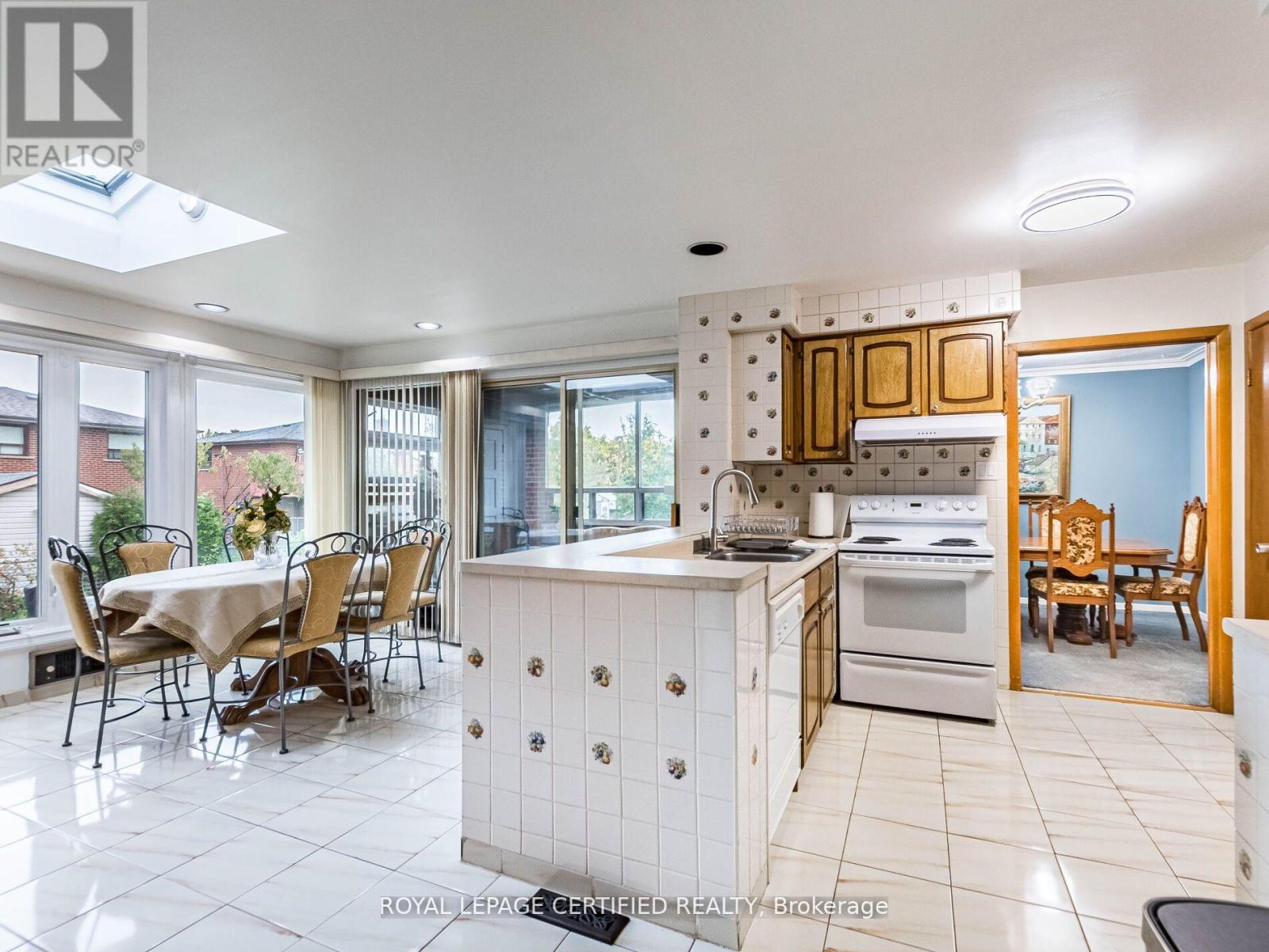 7497 Middleshire Drive, Mississauga, Ontario L4T 3S3 - Photo 13 - W12902976