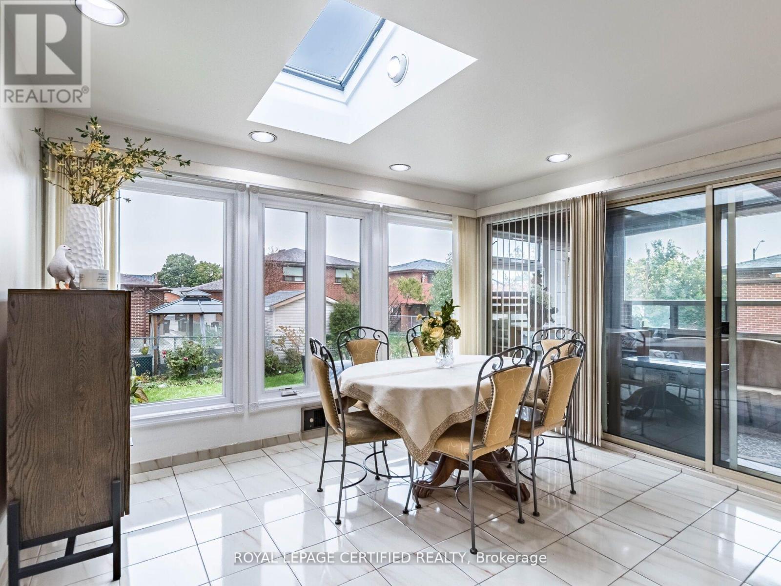 7497 Middleshire Drive, Mississauga, Ontario L4T 3S3 - Photo 14 - W12902976