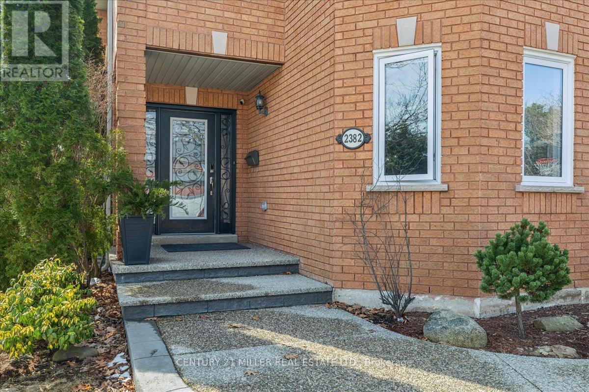 2382 Towne Boulevard, Oakville, Ontario  L6H 5X6 - Photo 2 - W12902992