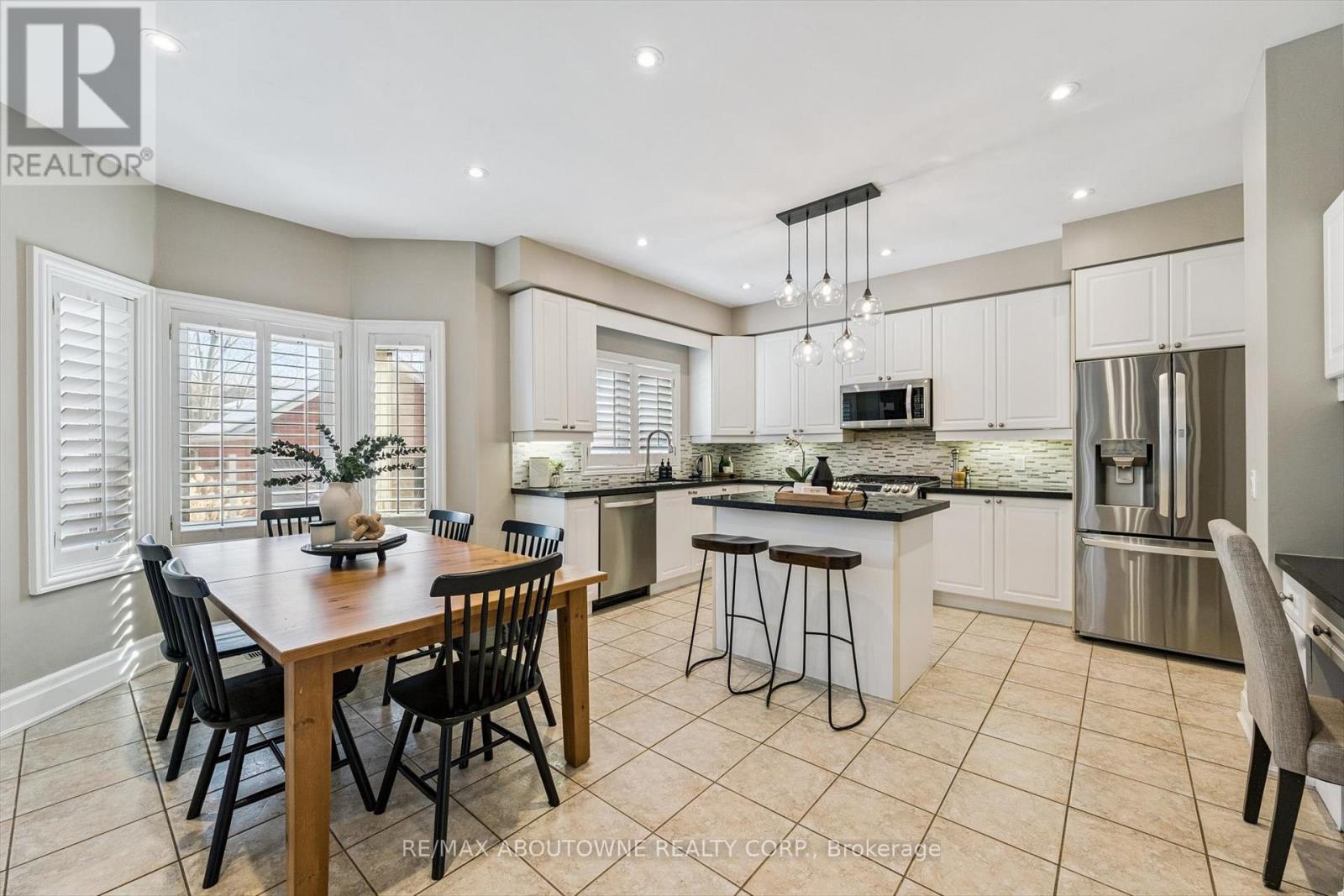 256 Lexington Road, Oakville (Ro River Oaks), Ontario  L6H 6L9 - Photo 11 - W12903018