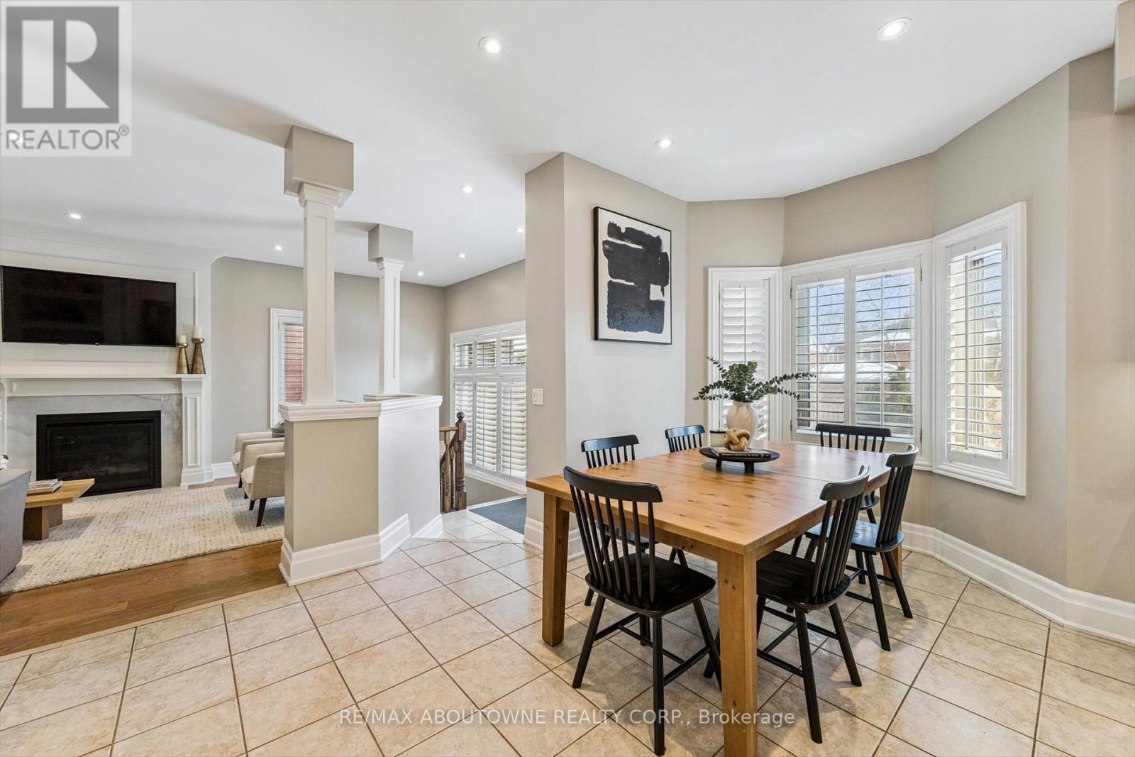 256 Lexington Road, Oakville (Ro River Oaks), Ontario  L6H 6L9 - Photo 12 - W12903018