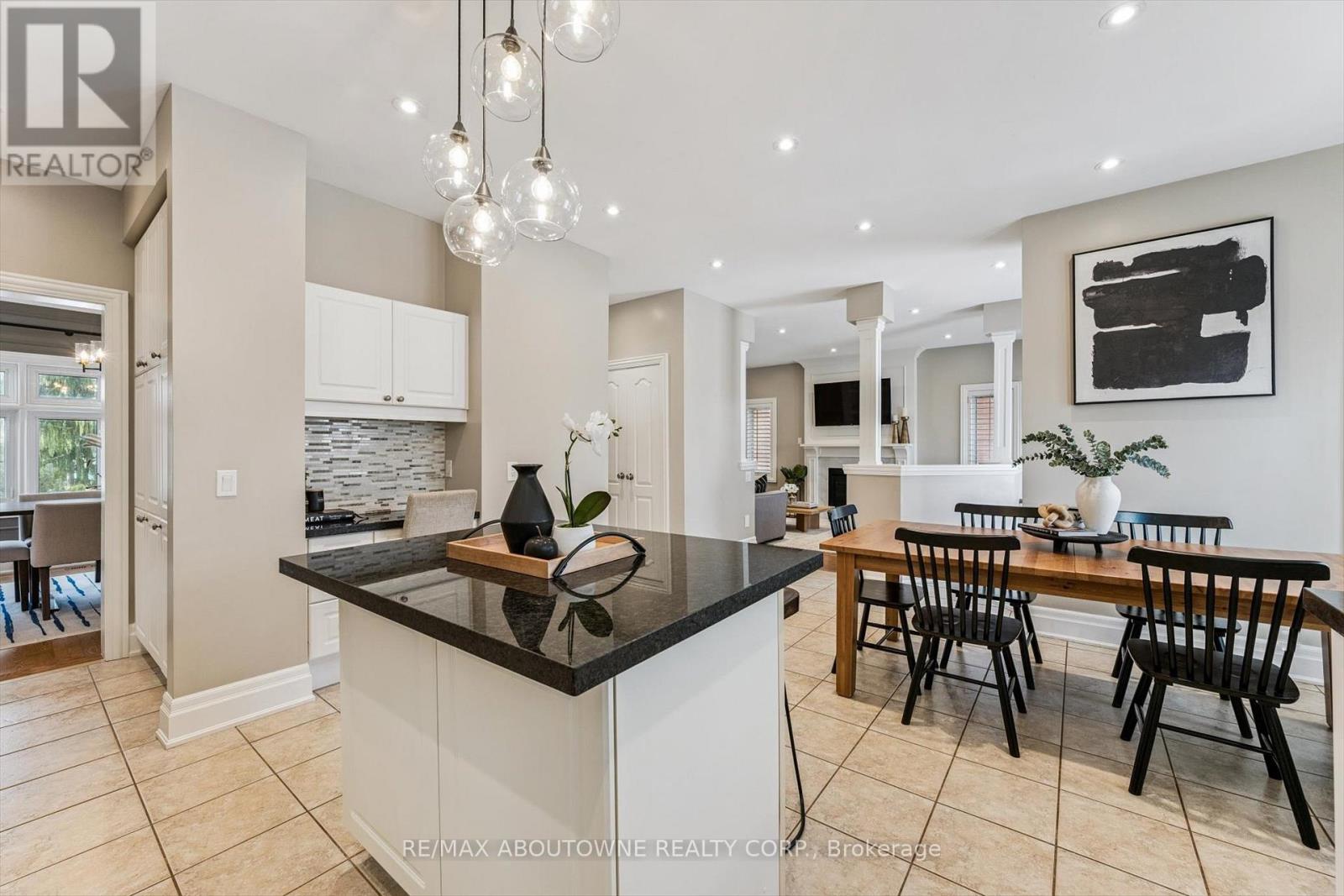 256 Lexington Road, Oakville (Ro River Oaks), Ontario  L6H 6L9 - Photo 15 - W12903018