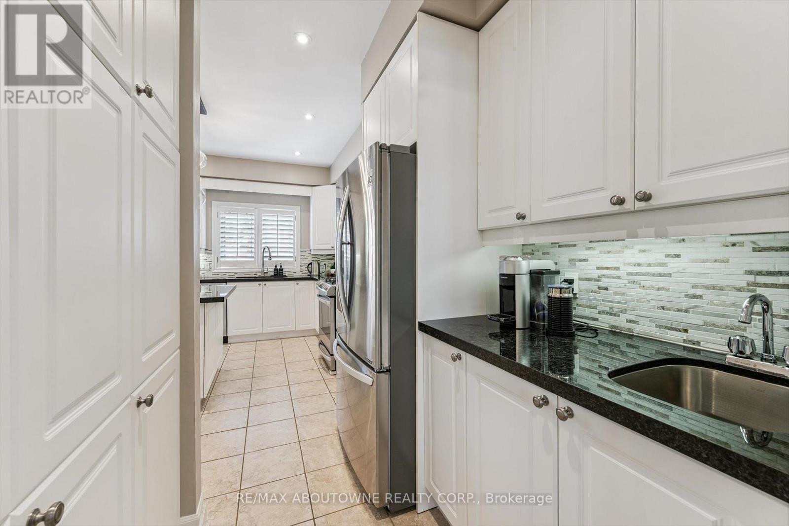 256 Lexington Road, Oakville (Ro River Oaks), Ontario  L6H 6L9 - Photo 17 - W12903018