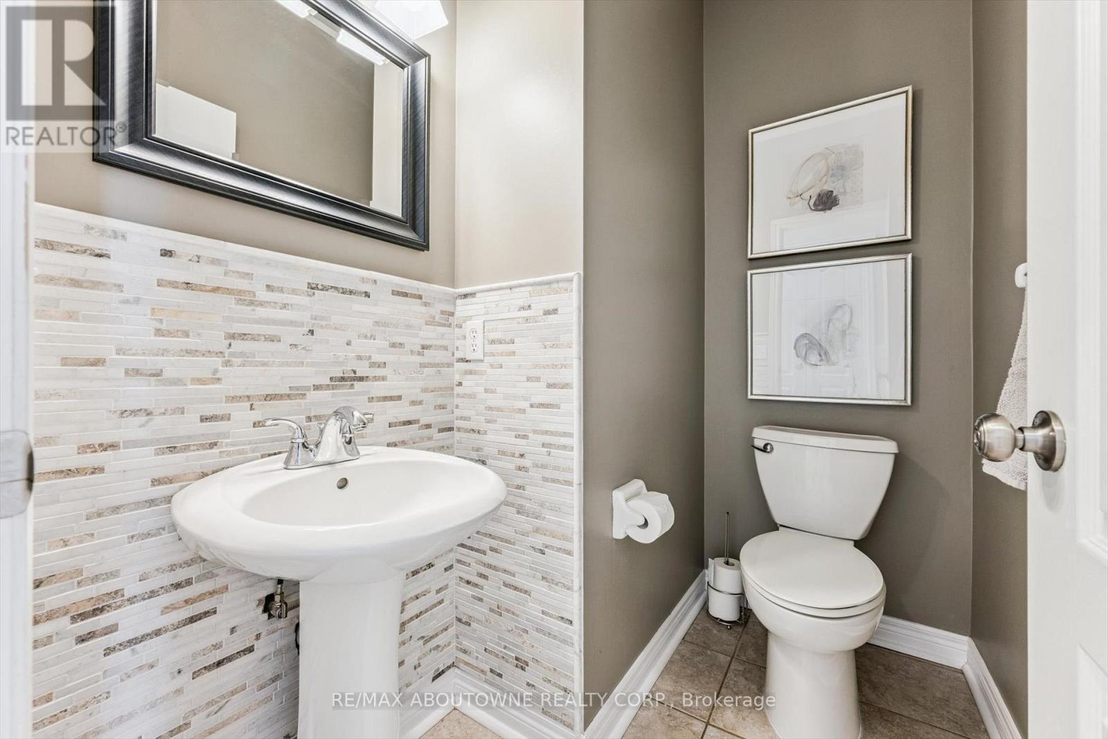 256 Lexington Road, Oakville (Ro River Oaks), Ontario  L6H 6L9 - Photo 22 - W12903018