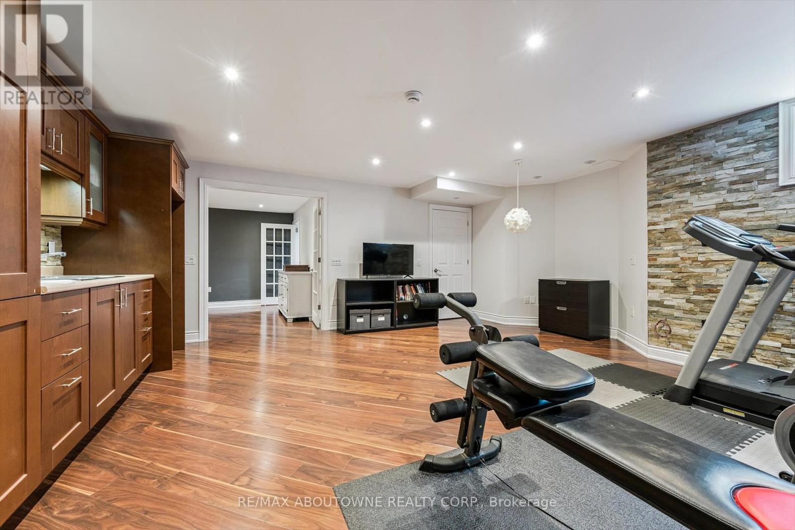 256 Lexington Road, Oakville (Ro River Oaks), Ontario  L6H 6L9 - Photo 44 - W12903018