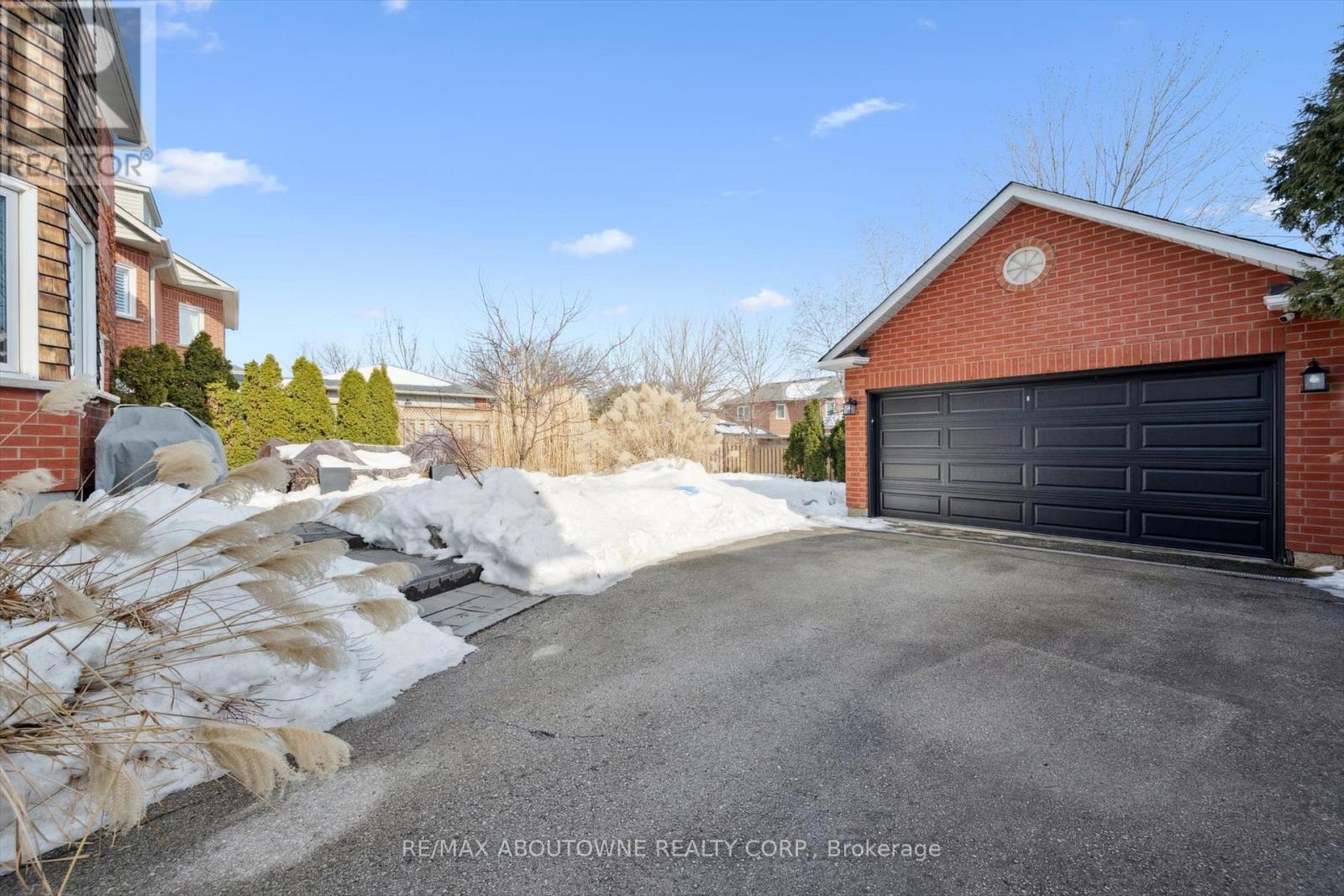 256 Lexington Road, Oakville (Ro River Oaks), Ontario  L6H 6L9 - Photo 50 - W12903018
