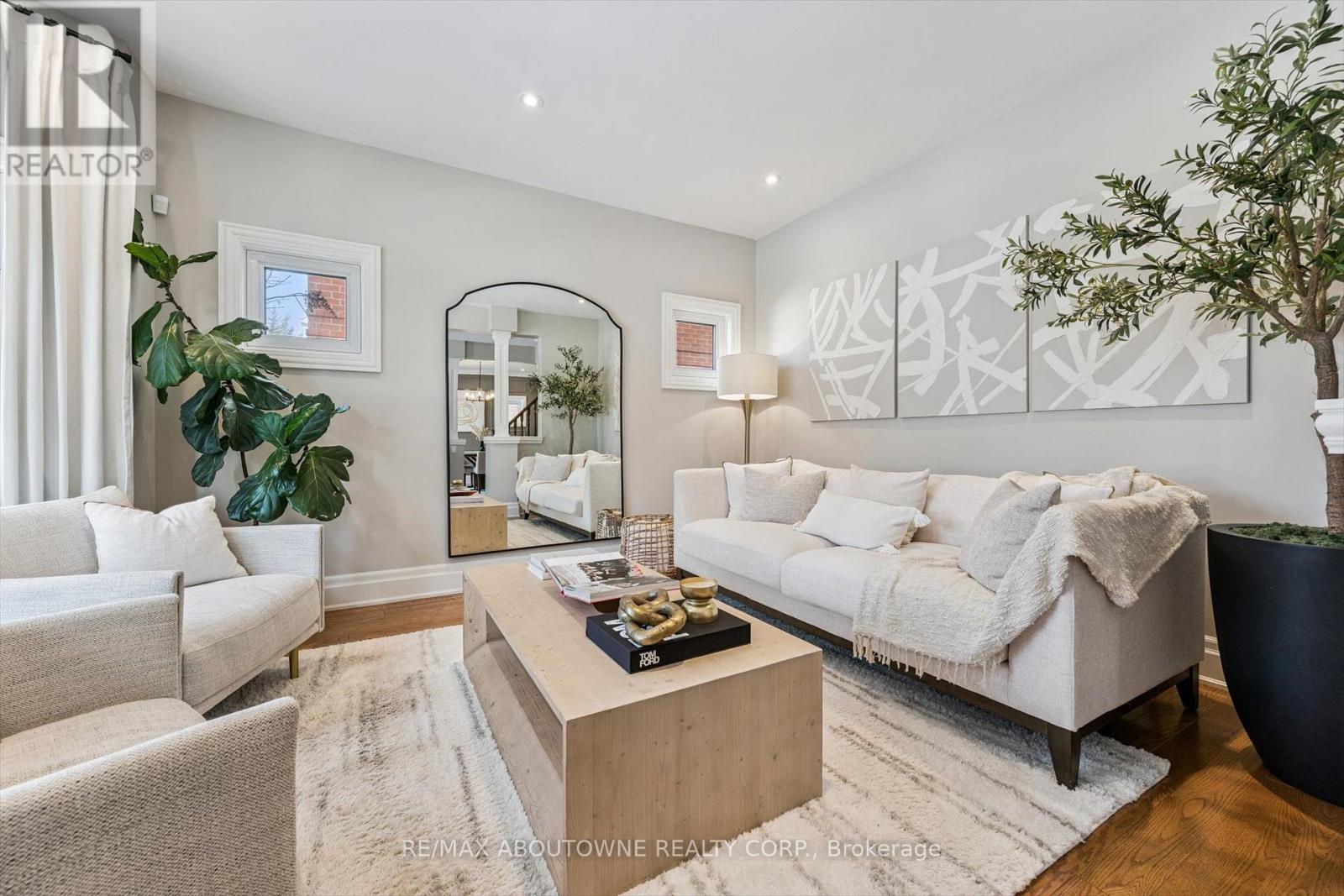 256 Lexington Road, Oakville (Ro River Oaks), Ontario  L6H 6L9 - Photo 6 - W12903018