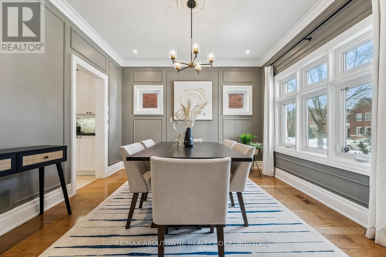 256 Lexington Road, Oakville (Ro River Oaks), Ontario  L6H 6L9 - Photo 9 - W12903018