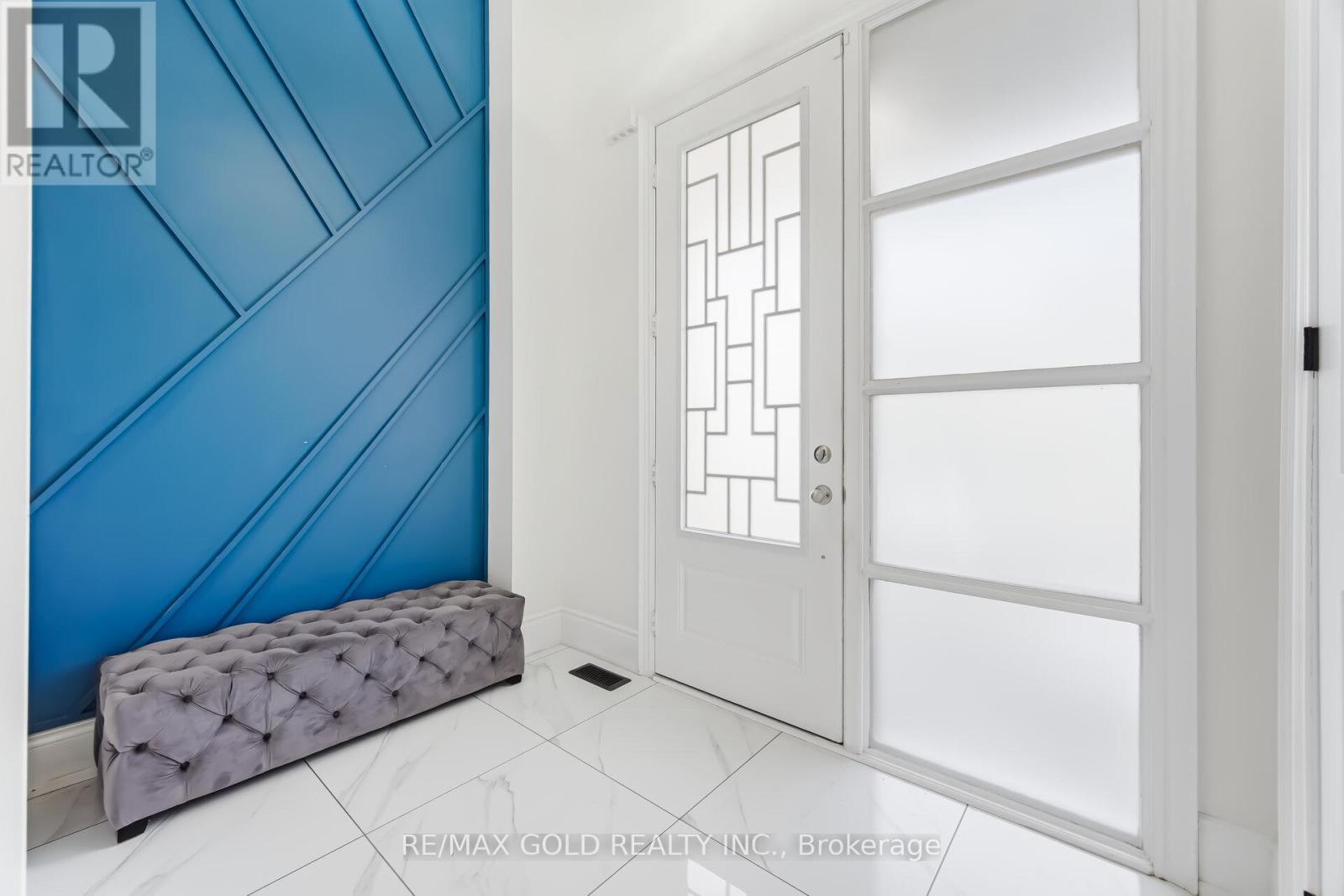 37 Midmorning Road, Brampton, Ontario  L6X 5R5 - Photo 4 - W12903032