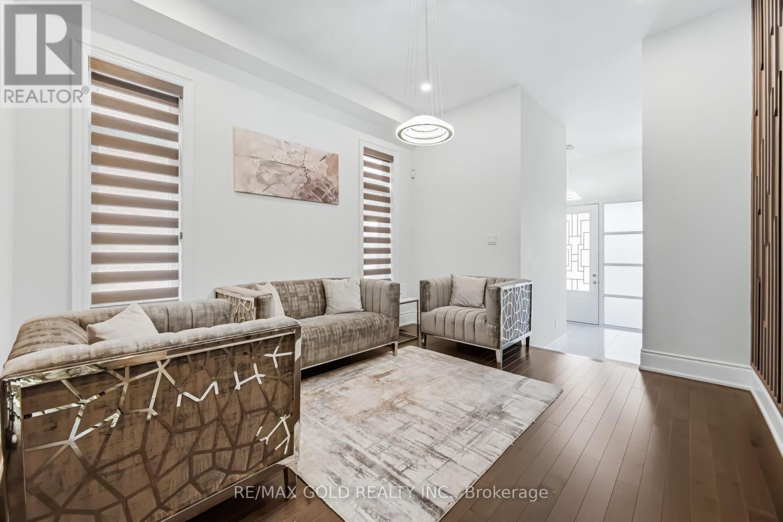 37 Midmorning Road, Brampton, Ontario  L6X 5R5 - Photo 5 - W12903032