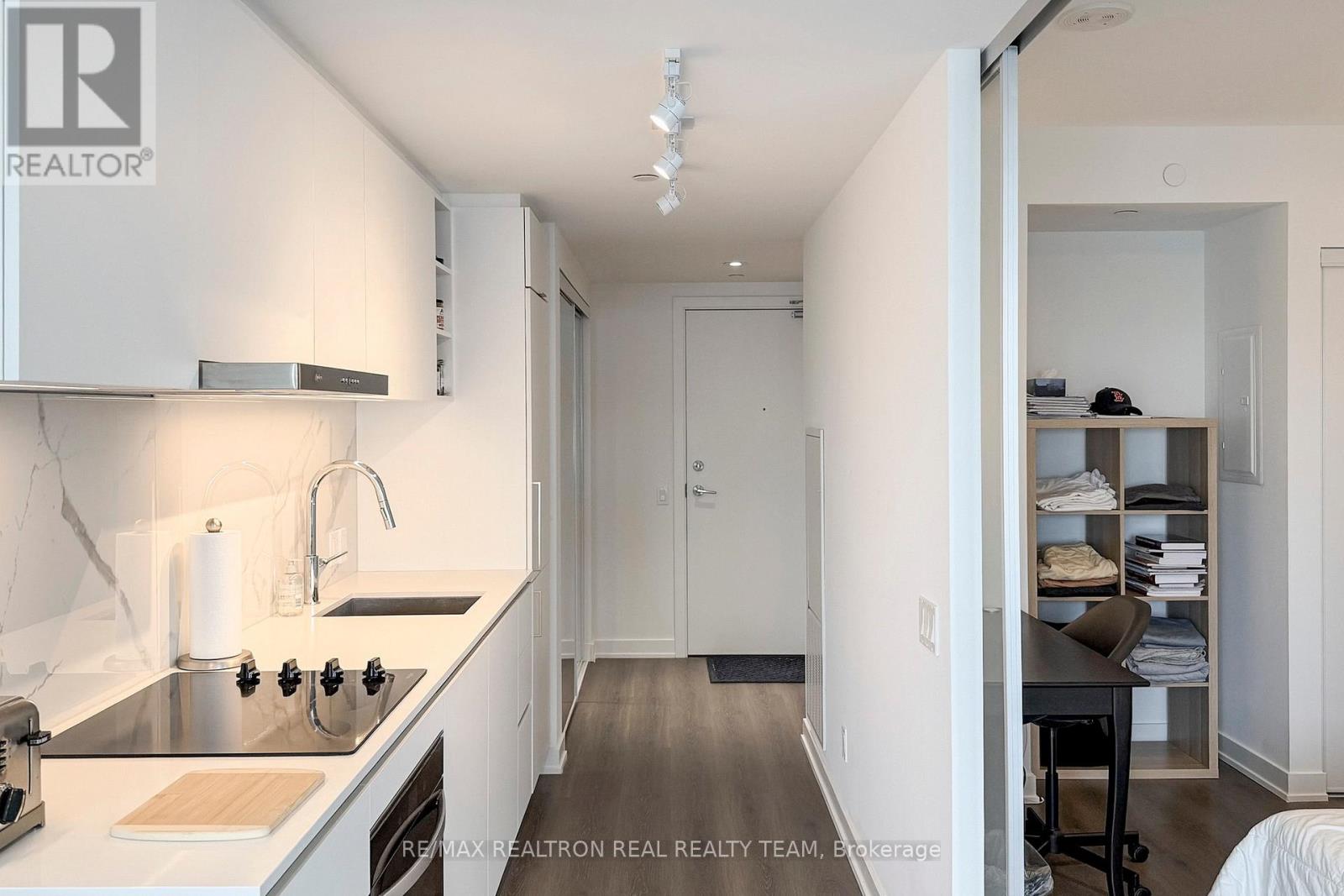 4707 - 8 Wellesley Street W, Toronto (Bay Street Corridor), Ontario  M4Y 0J5 - Photo 9 - C12901474