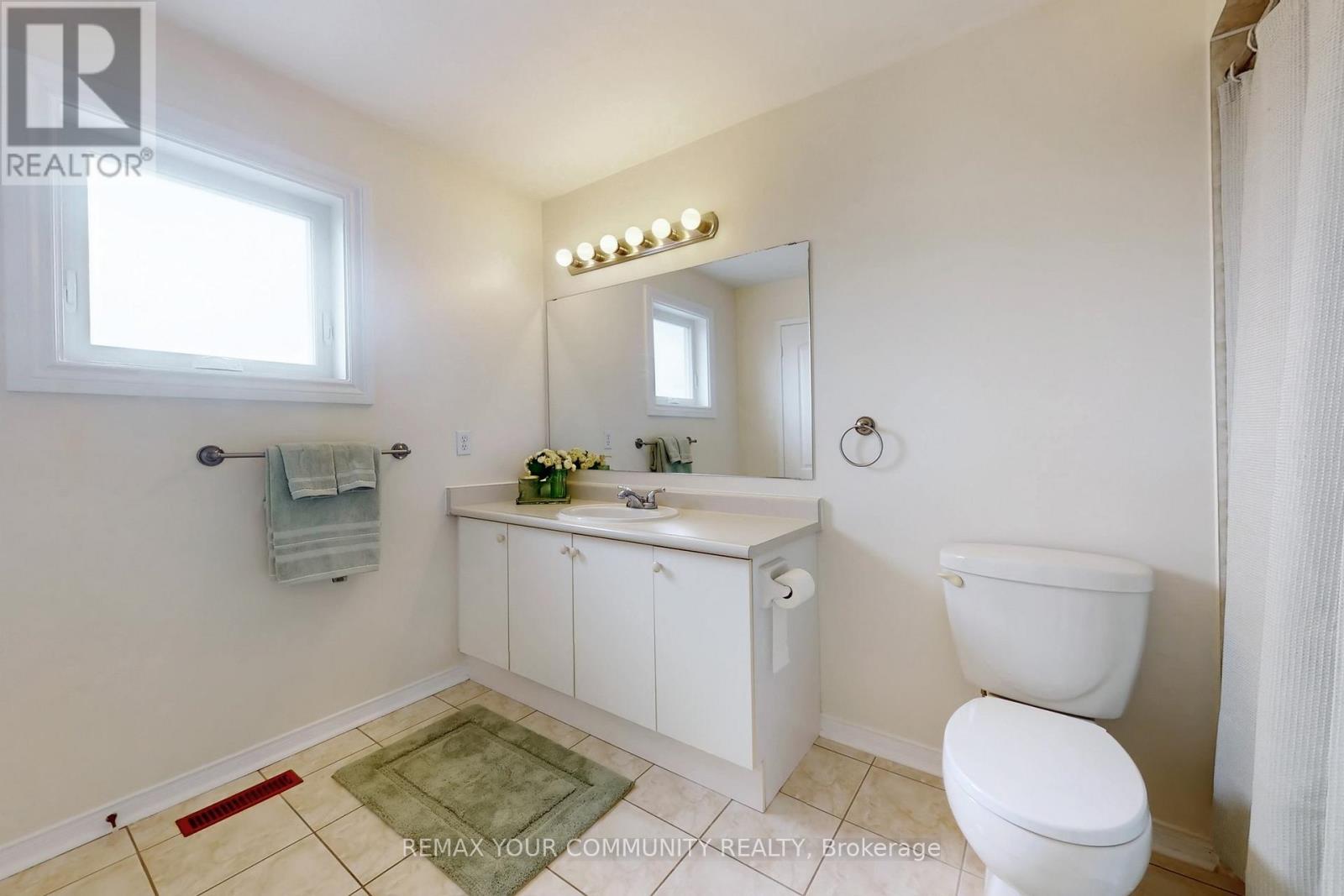 219 Surgeoner Crescent, Newmarket (Summerhill Estates), Ontario  L3X 7C1 - Photo 22 - N12903022