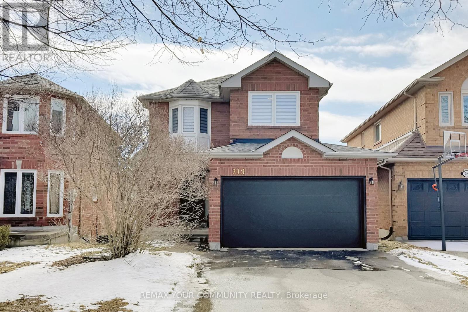 219 Surgeoner Crescent, Newmarket (Summerhill Estates), Ontario  L3X 7C1 - Photo 3 - N12903022