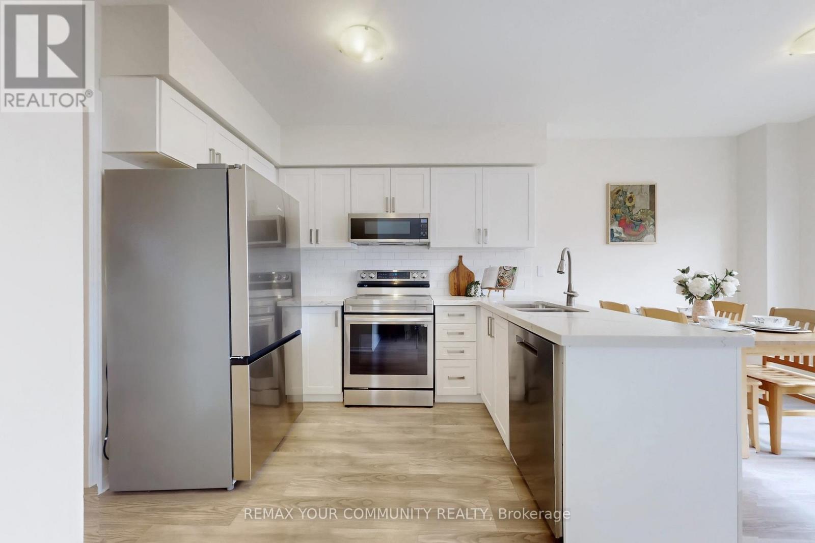 219 Surgeoner Crescent, Newmarket (Summerhill Estates), Ontario  L3X 7C1 - Photo 6 - N12903022