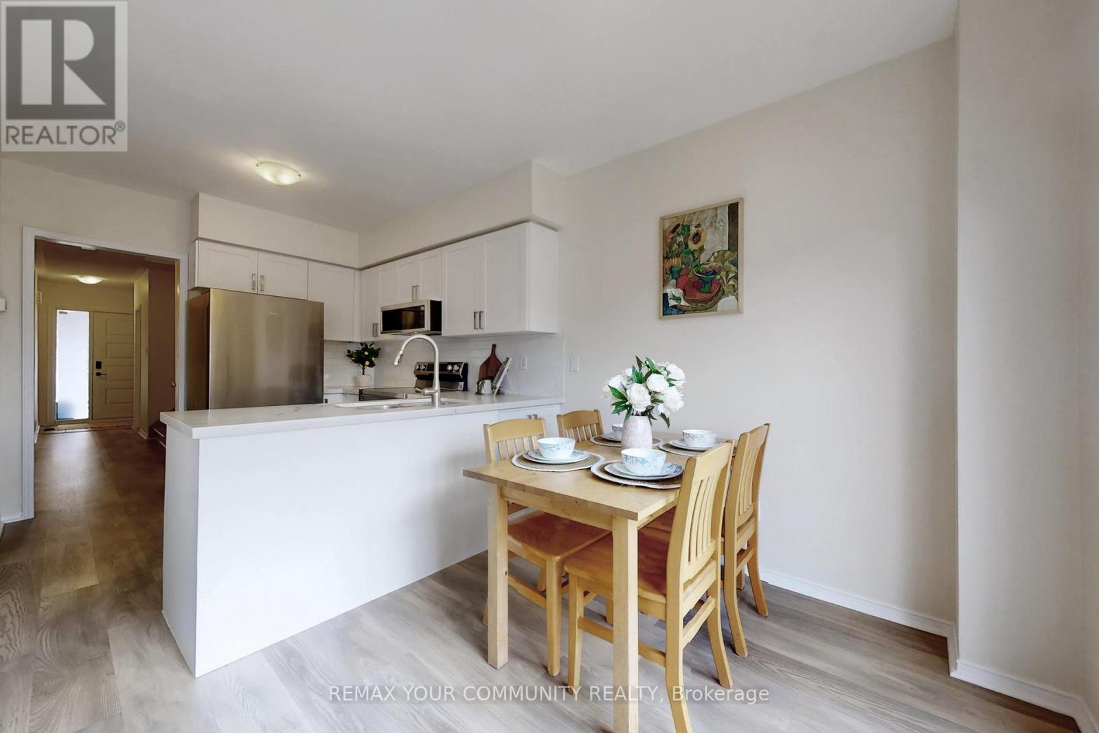 219 Surgeoner Crescent, Newmarket (Summerhill Estates), Ontario  L3X 7C1 - Photo 8 - N12903022