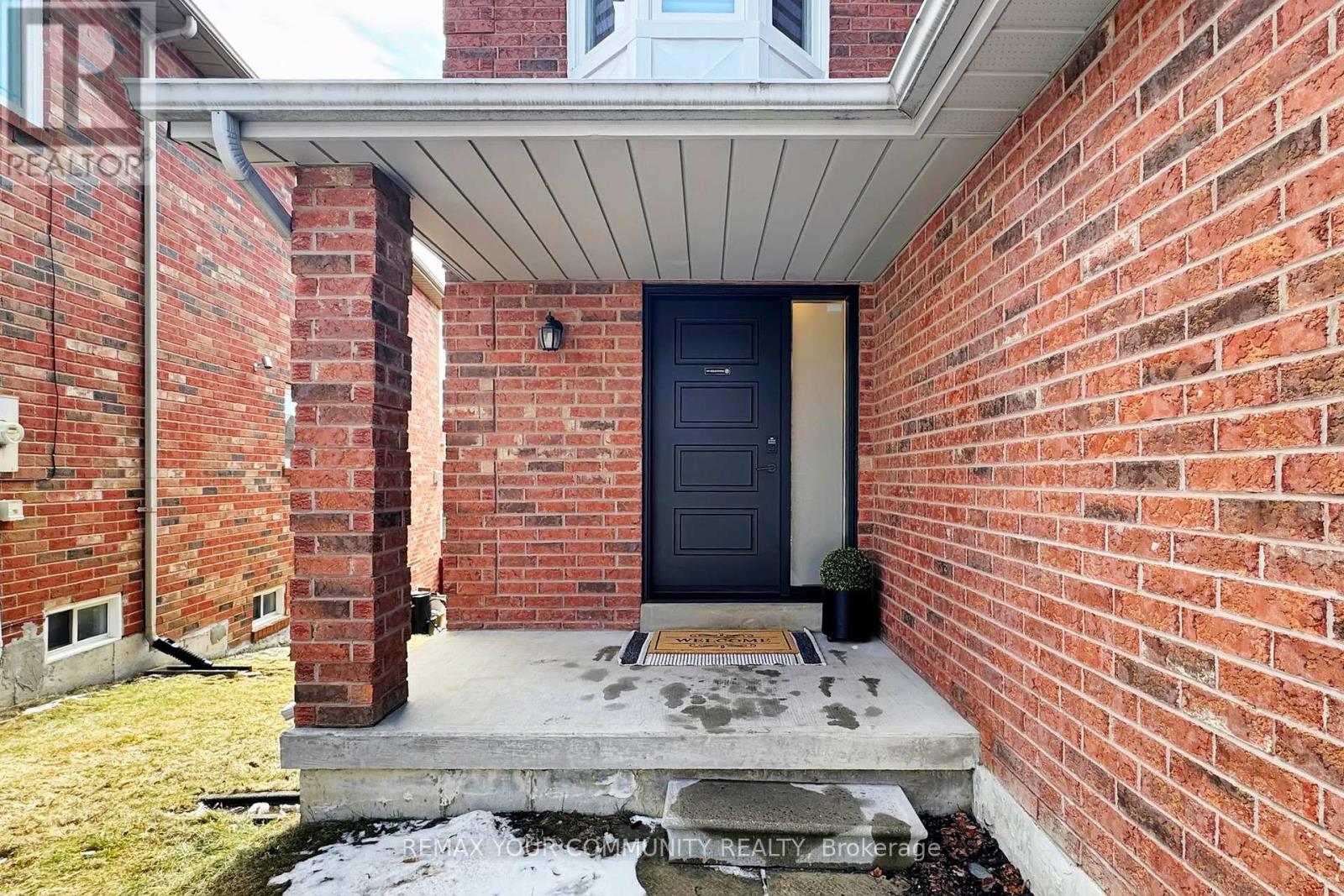 219 Surgeoner Crescent, Newmarket (Summerhill Estates), Ontario  L3X 7C1 - Photo 4 - N12903022