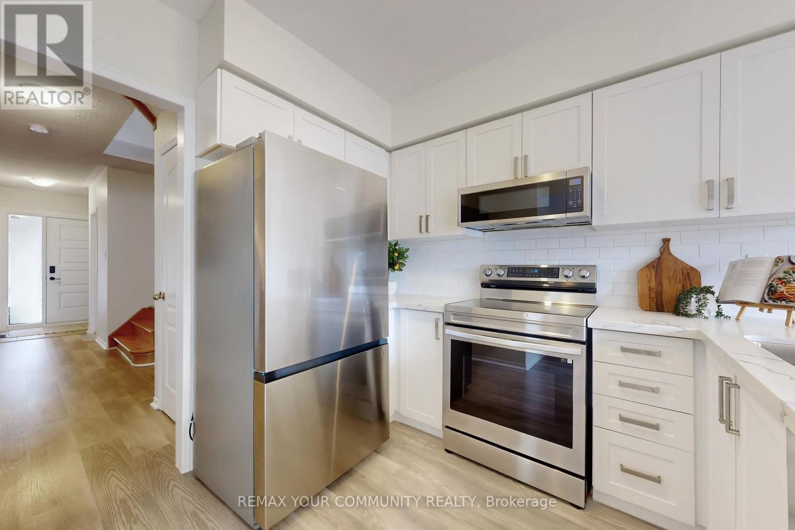 219 Surgeoner Crescent, Newmarket (Summerhill Estates), Ontario  L3X 7C1 - Photo 5 - N12903022