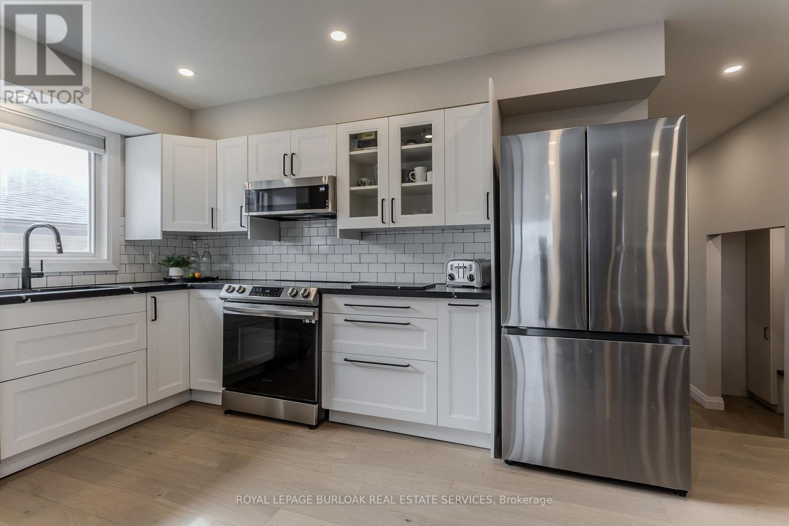 128 Margaret Avenue, Hamilton (Stoney Creek), Ontario  L8G 3G8 - Photo 5 - X12902950